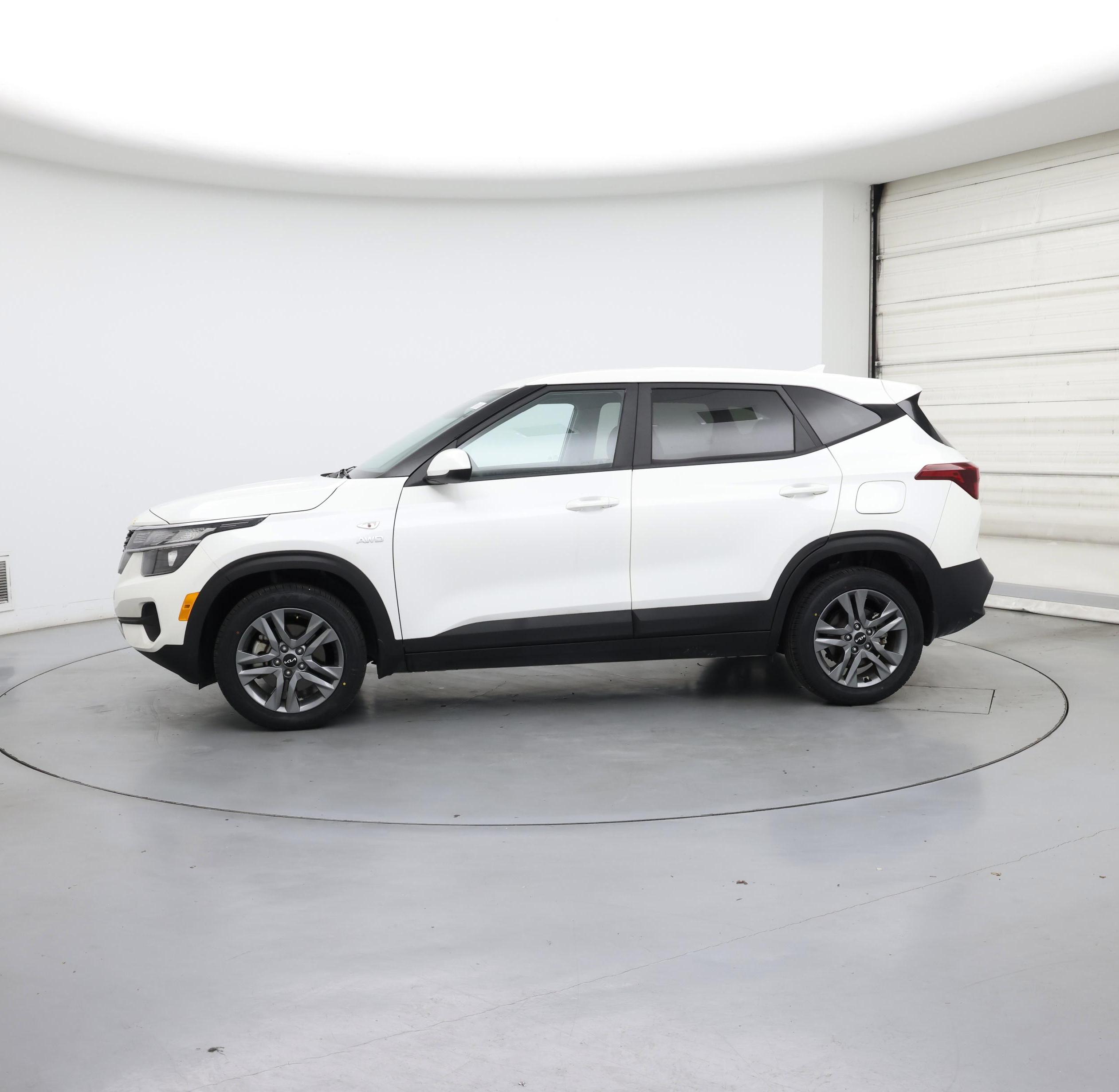 Thumbnail: 2023 Kia Seltos - 3