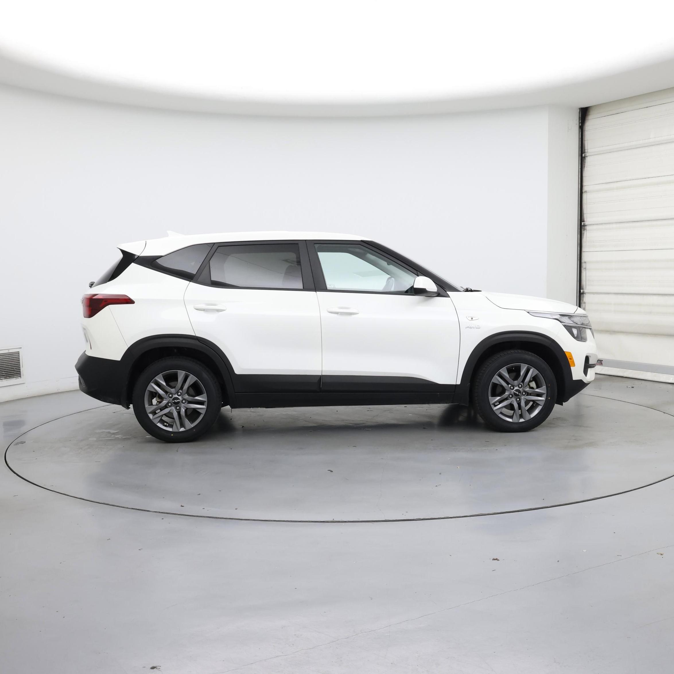 Thumbnail: 2023 Kia Seltos - 7