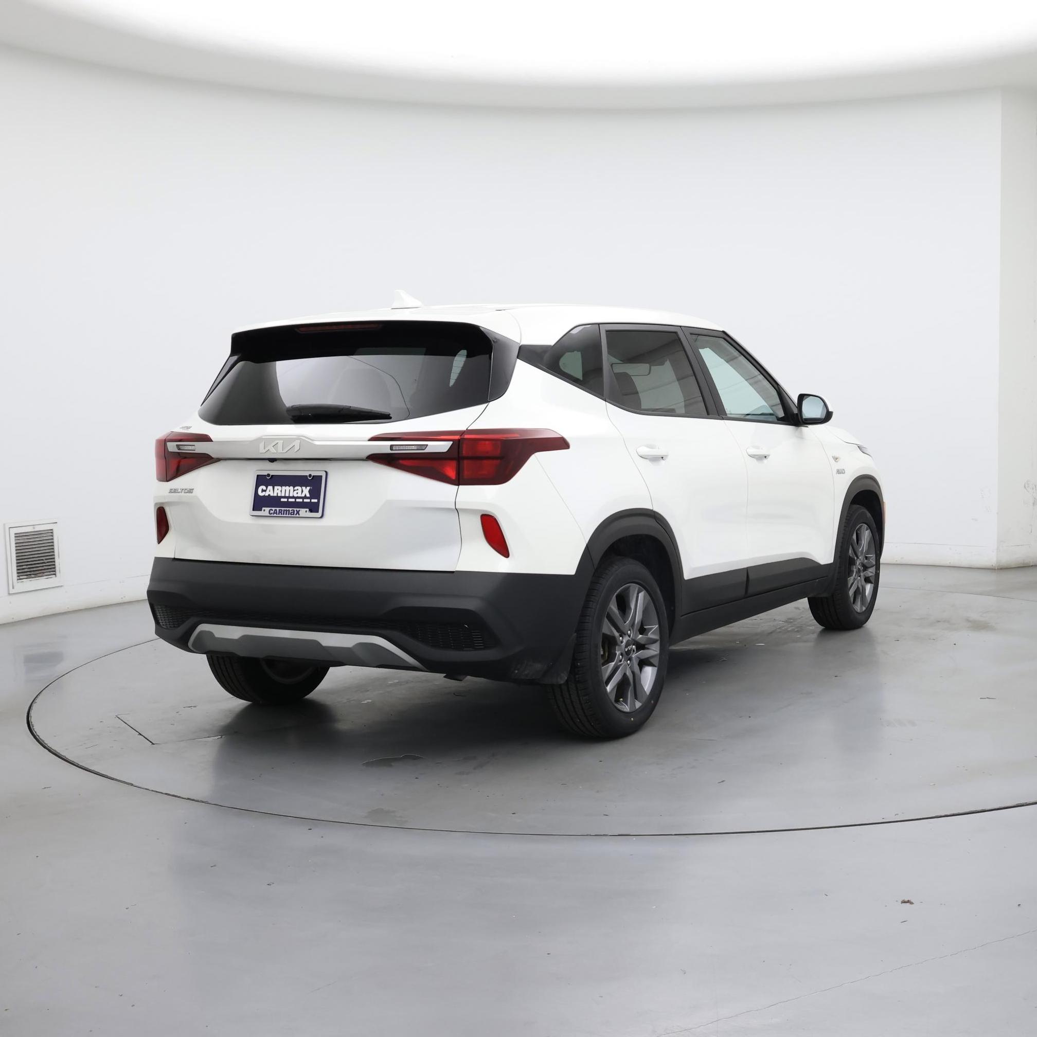 Thumbnail: 2023 Kia Seltos - 8