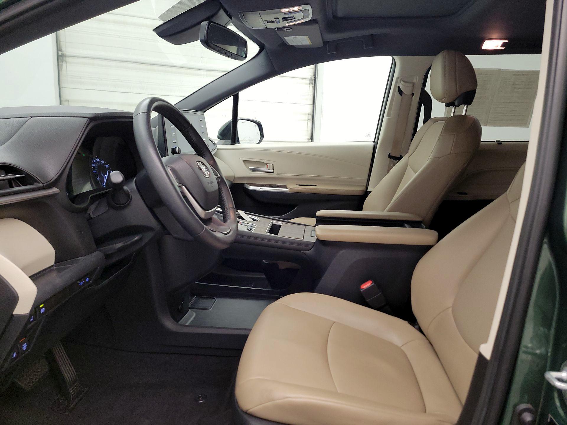 Thumbnail: 2022 Toyota Sienna - 11