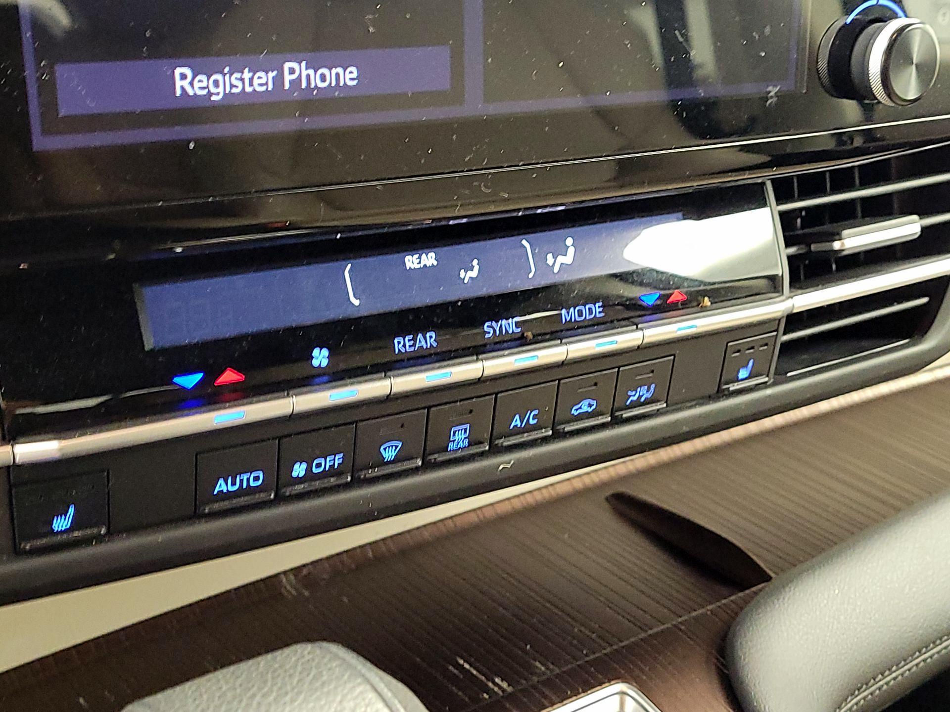 Thumbnail: 2022 Toyota Sienna - 16