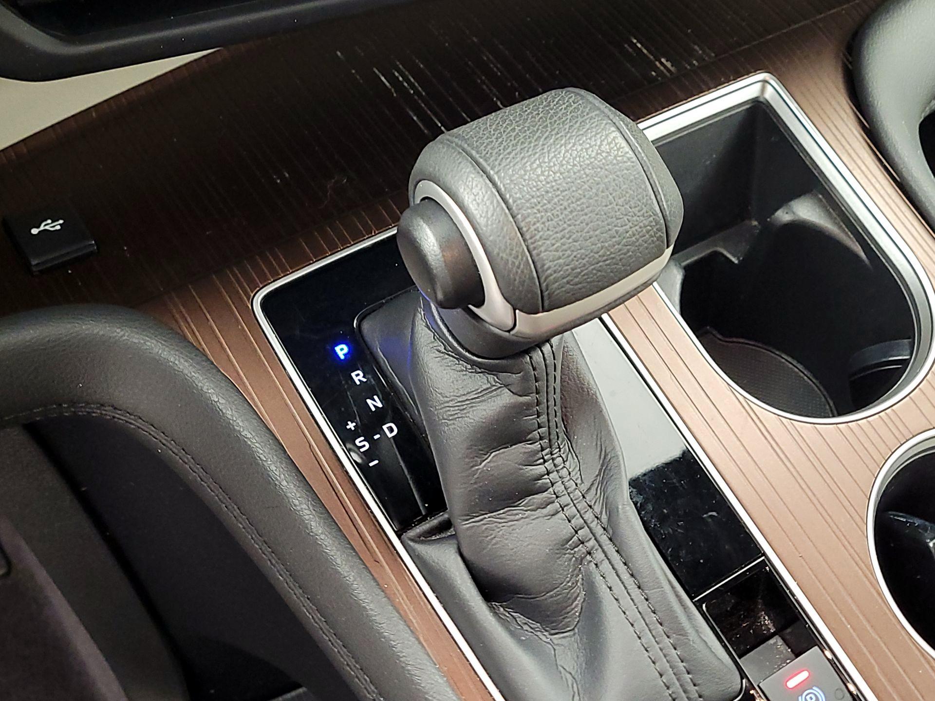 Thumbnail: 2022 Toyota Sienna - 17