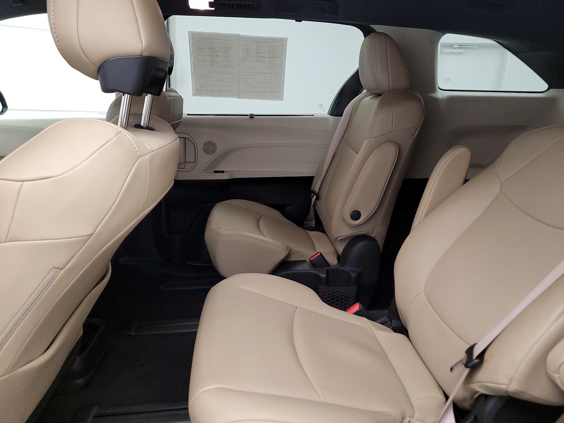 Thumbnail: 2022 Toyota Sienna - 19