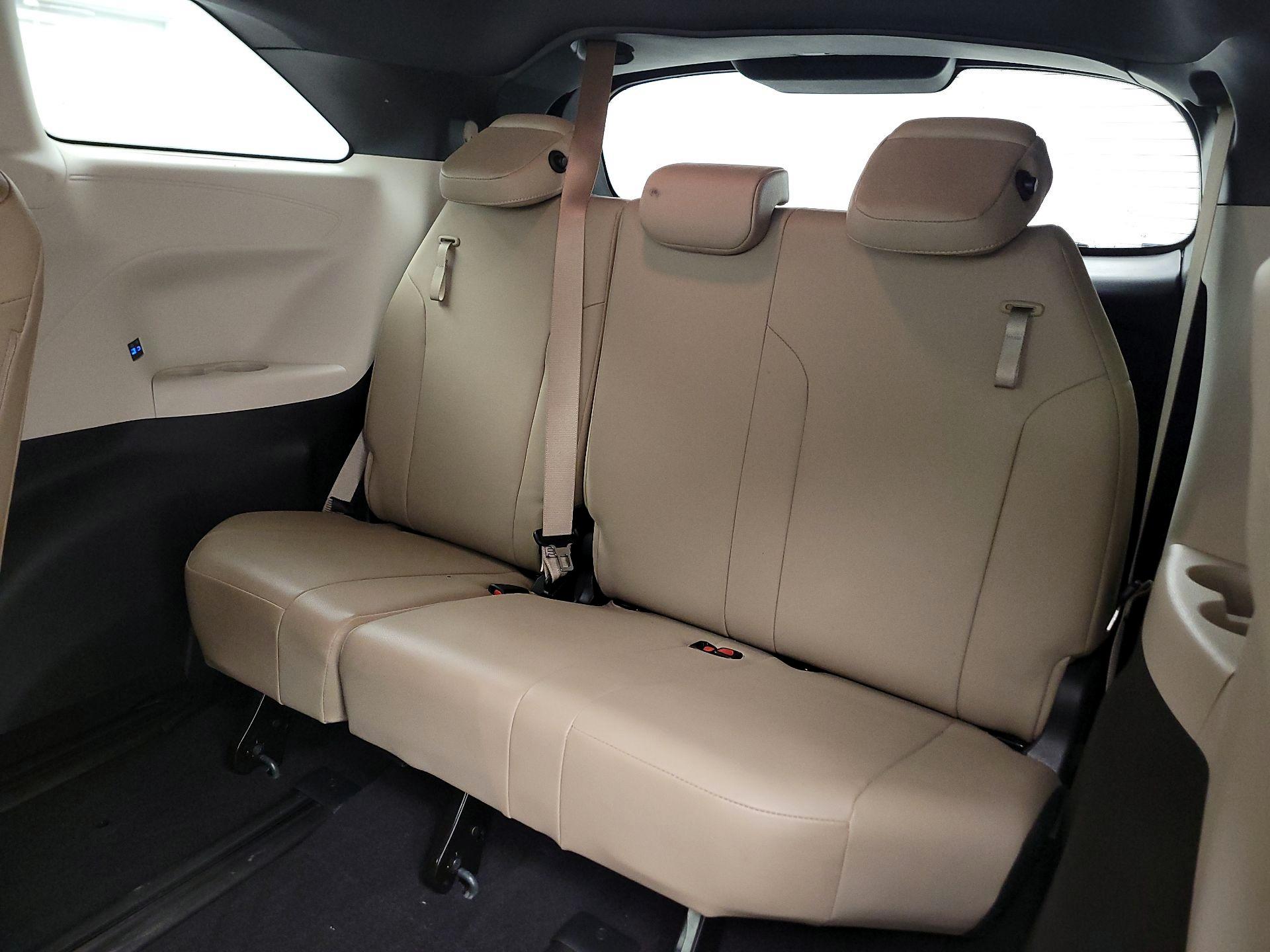 Thumbnail: 2022 Toyota Sienna - 20