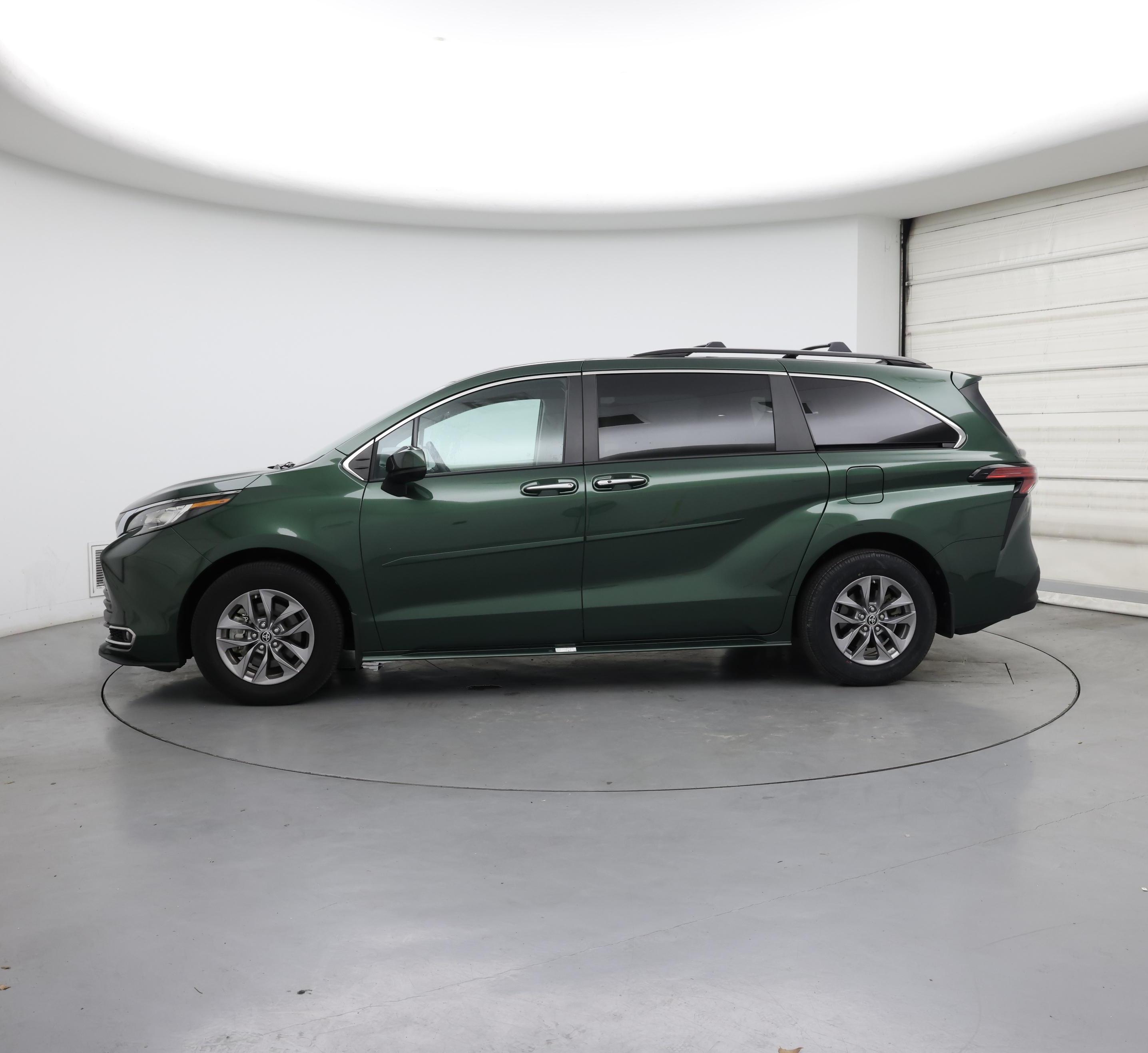 Thumbnail: 2022 Toyota Sienna - 3