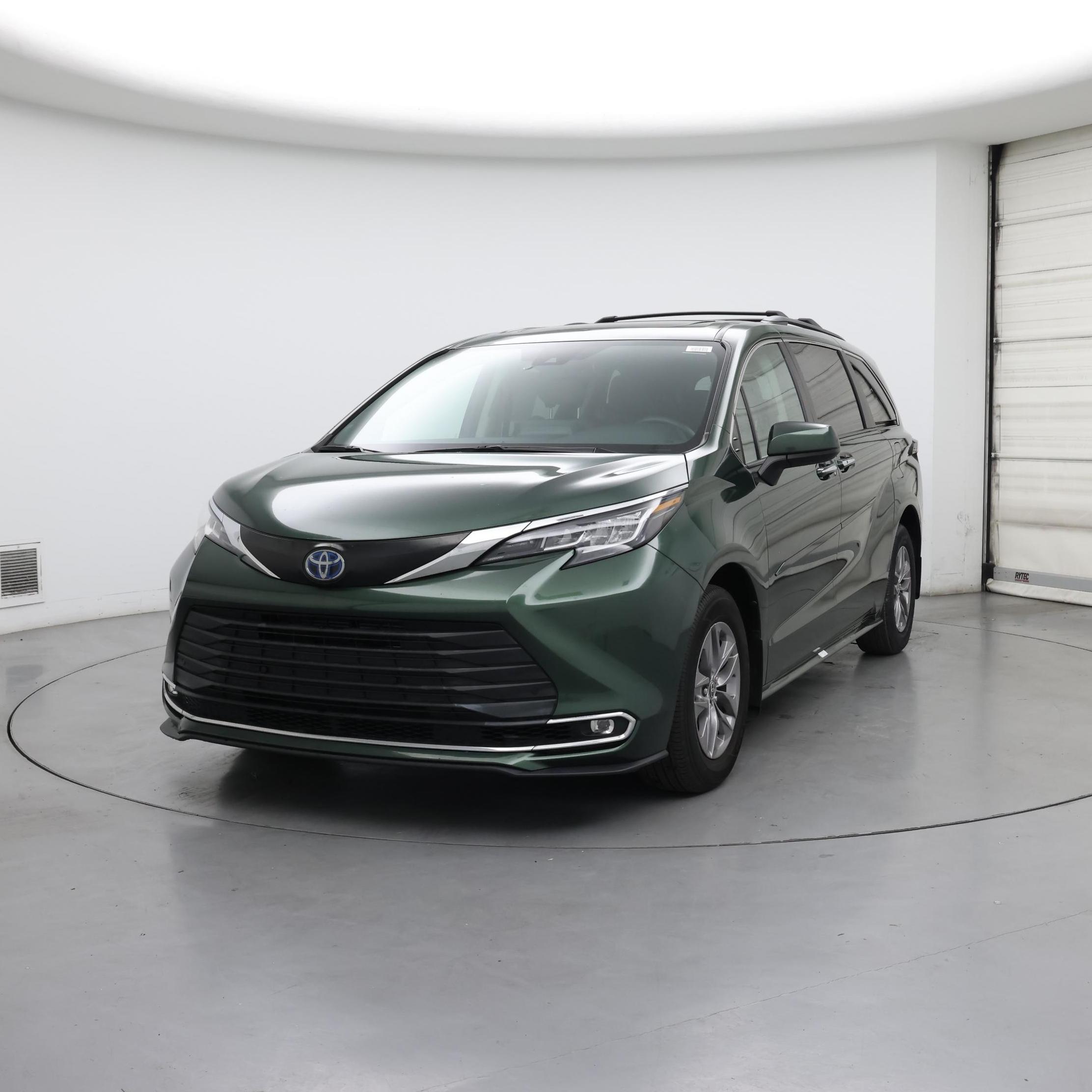 Thumbnail: 2022 Toyota Sienna - 4