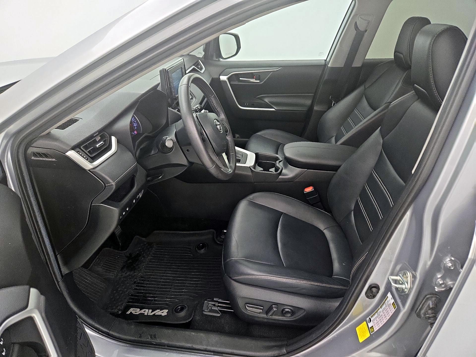 Thumbnail: 2020 Toyota RAV4 - 11