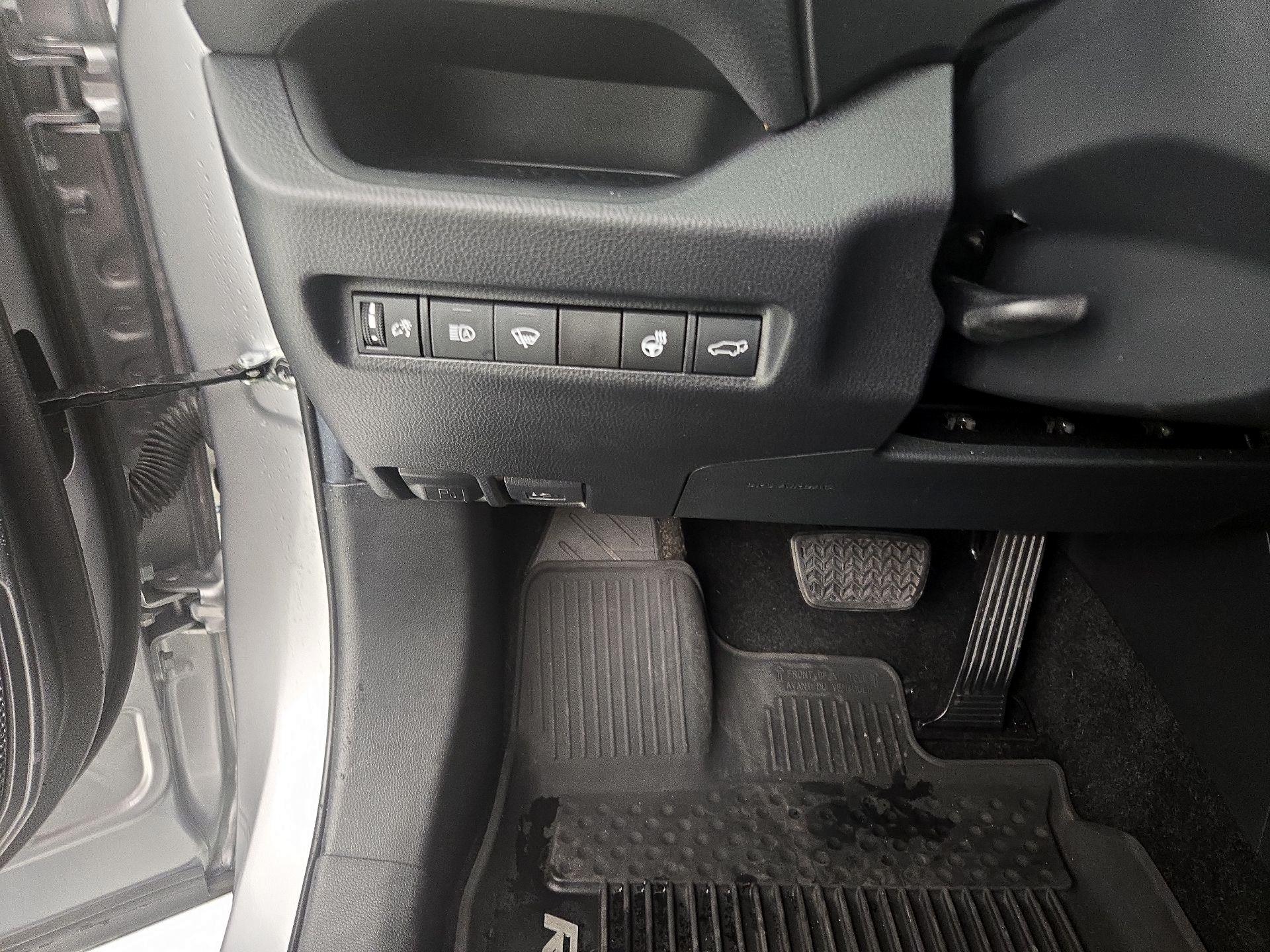 Thumbnail: 2020 Toyota RAV4 - 13