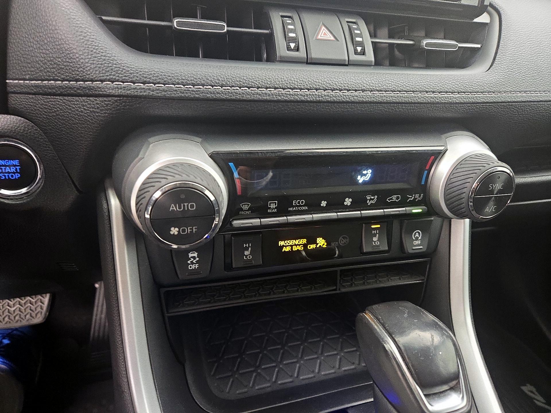 Thumbnail: 2020 Toyota RAV4 - 16