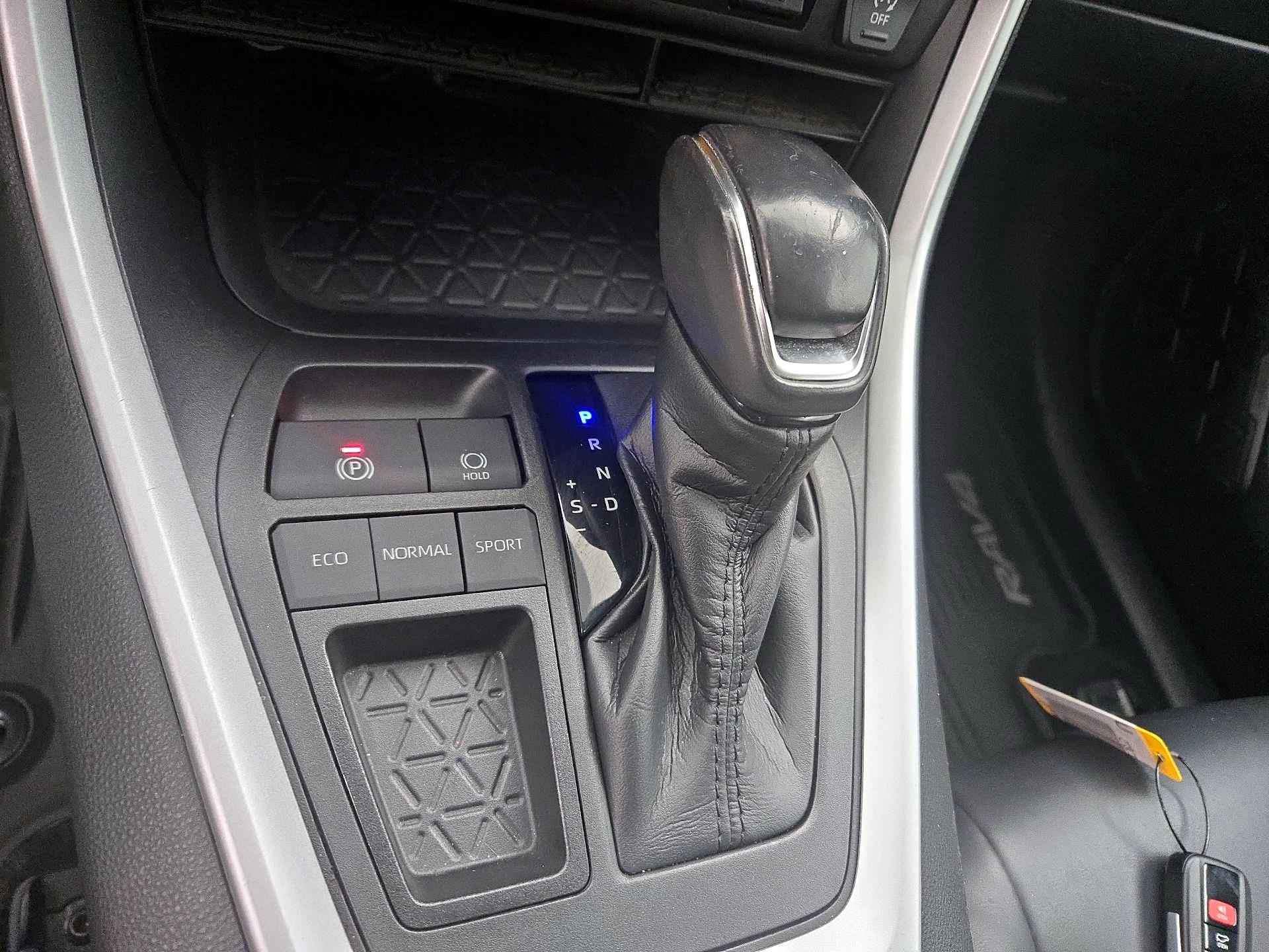 Thumbnail: 2020 Toyota RAV4 - 17