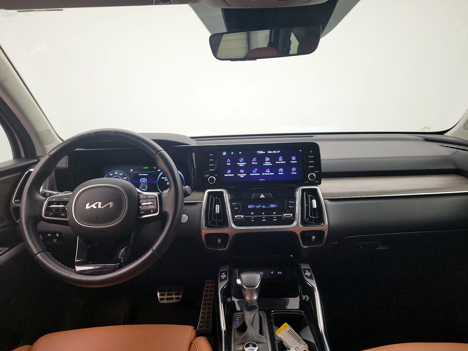 Thumbnail: 2023 Kia Sorento - 9