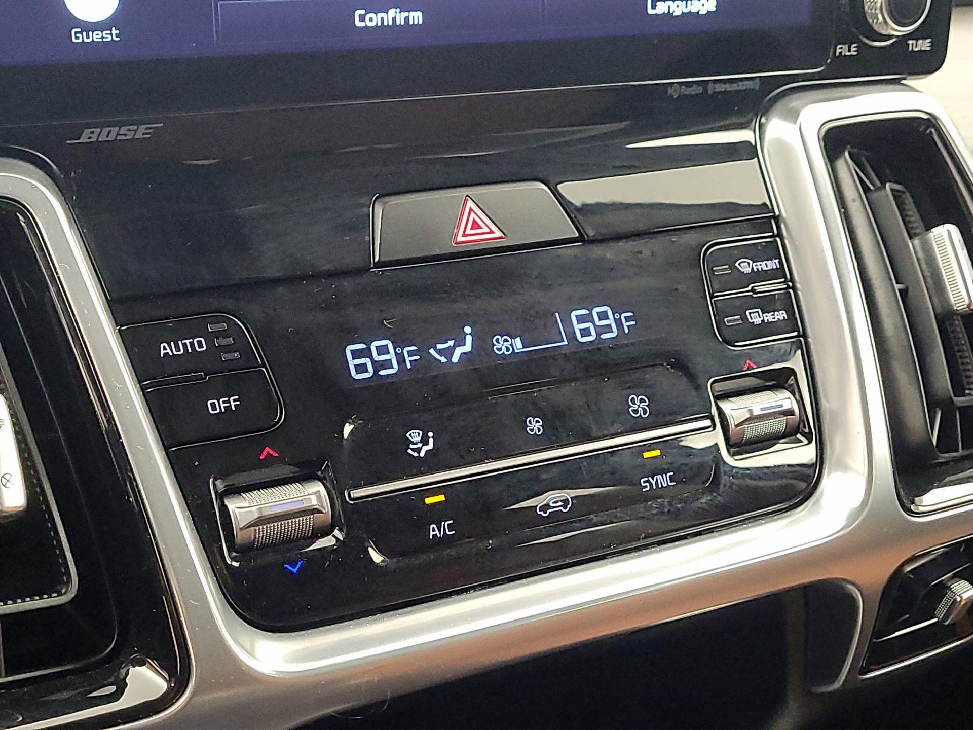 Thumbnail: 2023 Kia Sorento - 16