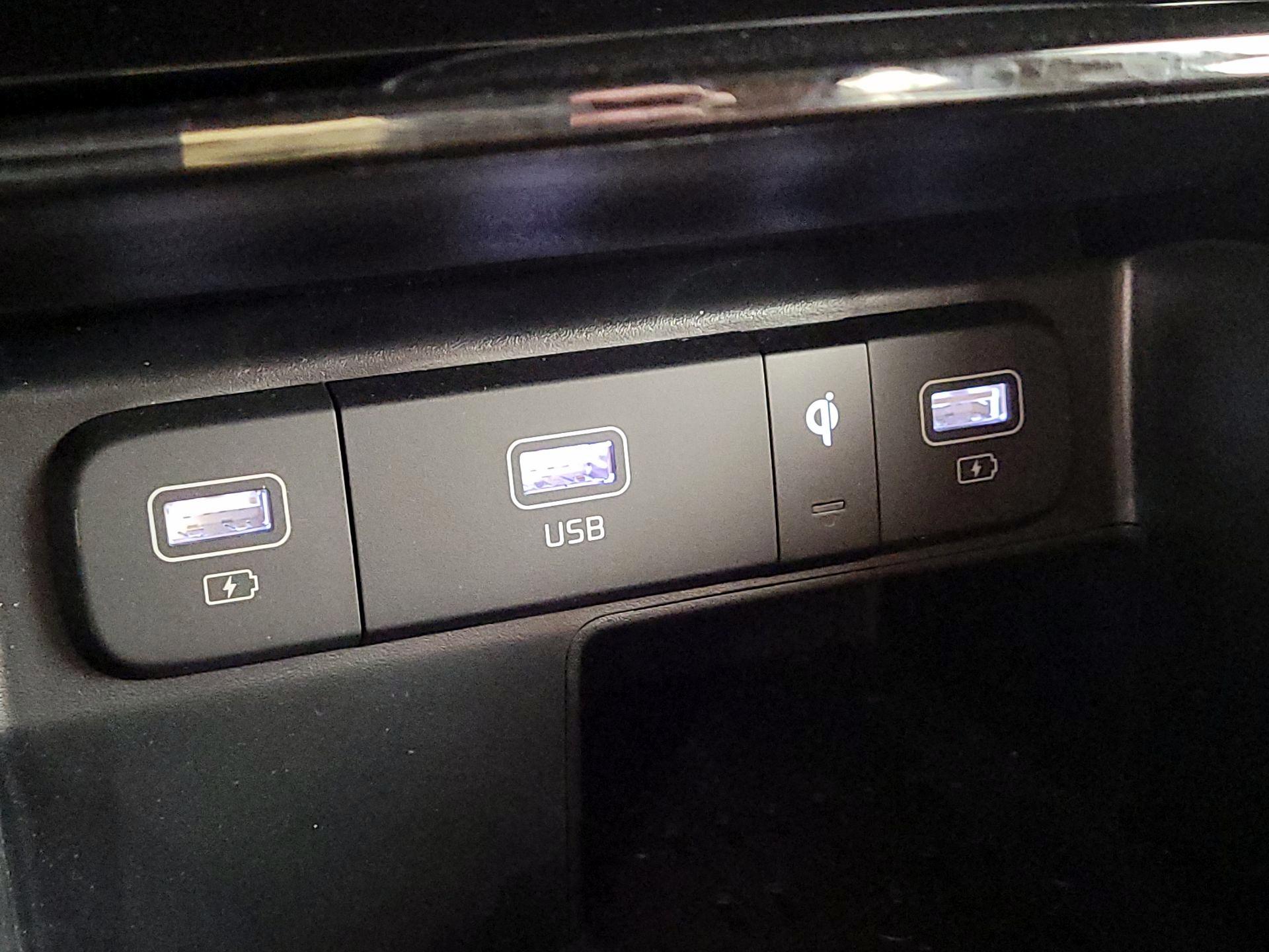 Thumbnail: 2023 Kia Sorento - 18