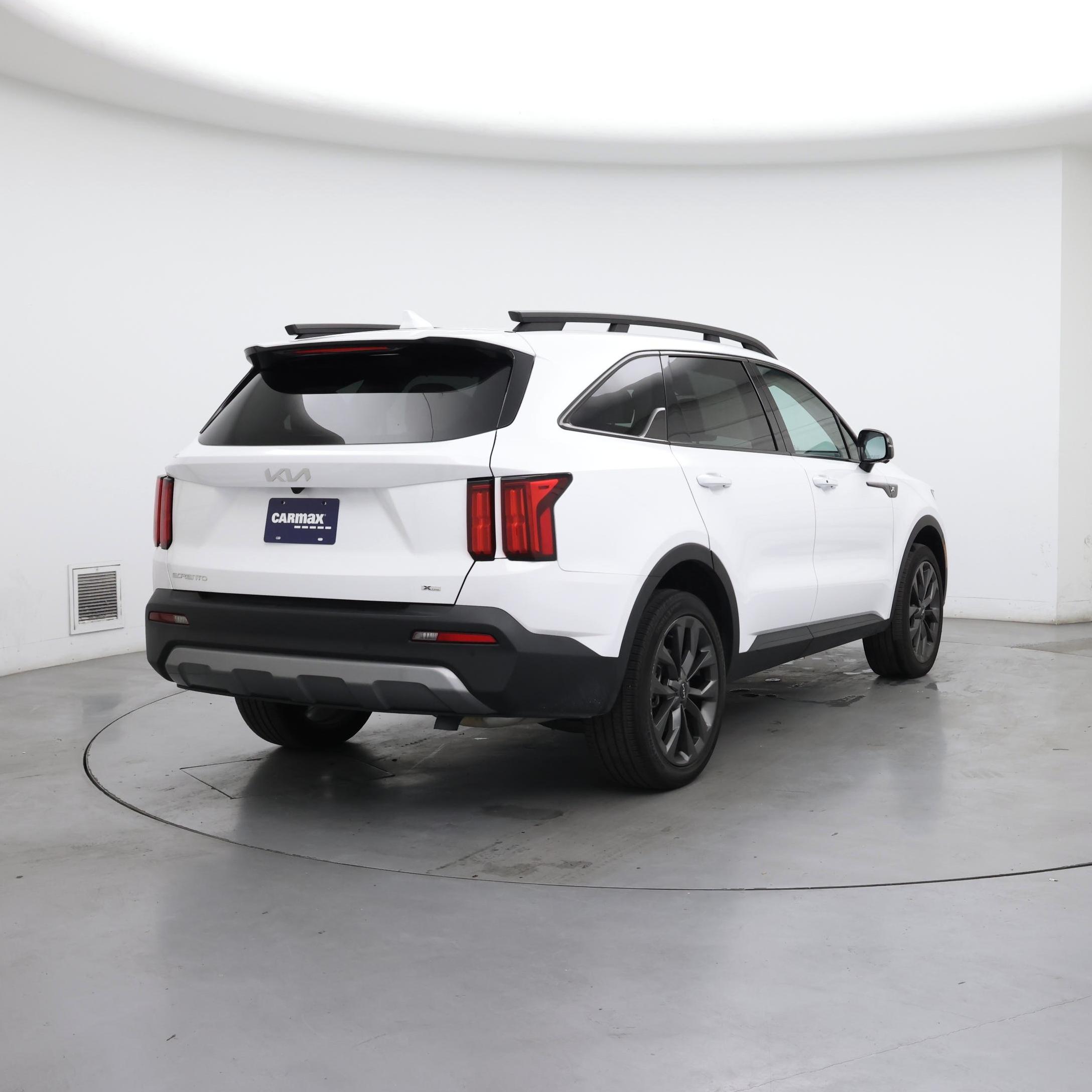 Thumbnail: 2023 Kia Sorento - 8