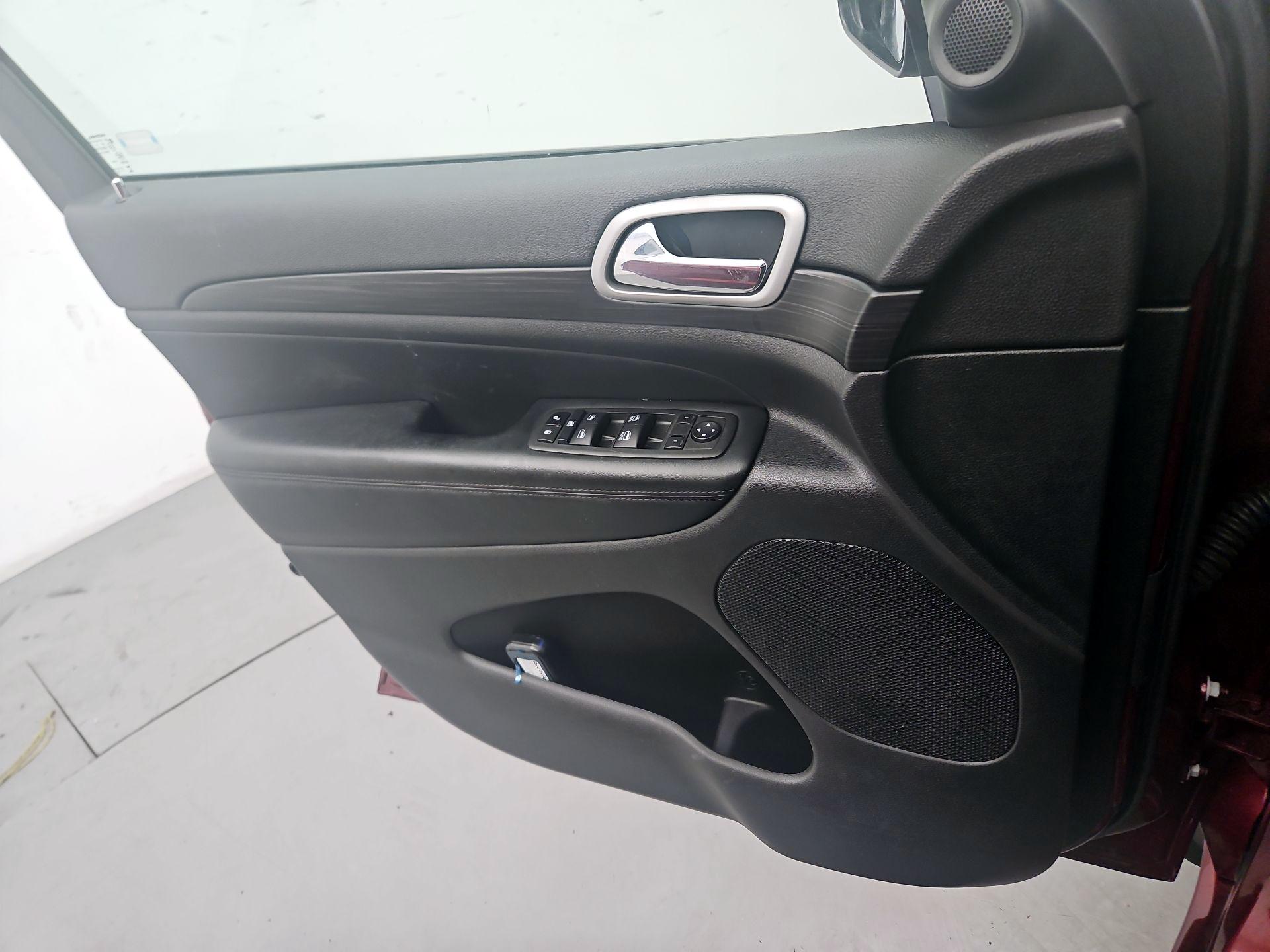 Thumbnail: 2022 Jeep Grand Cherokee - 12