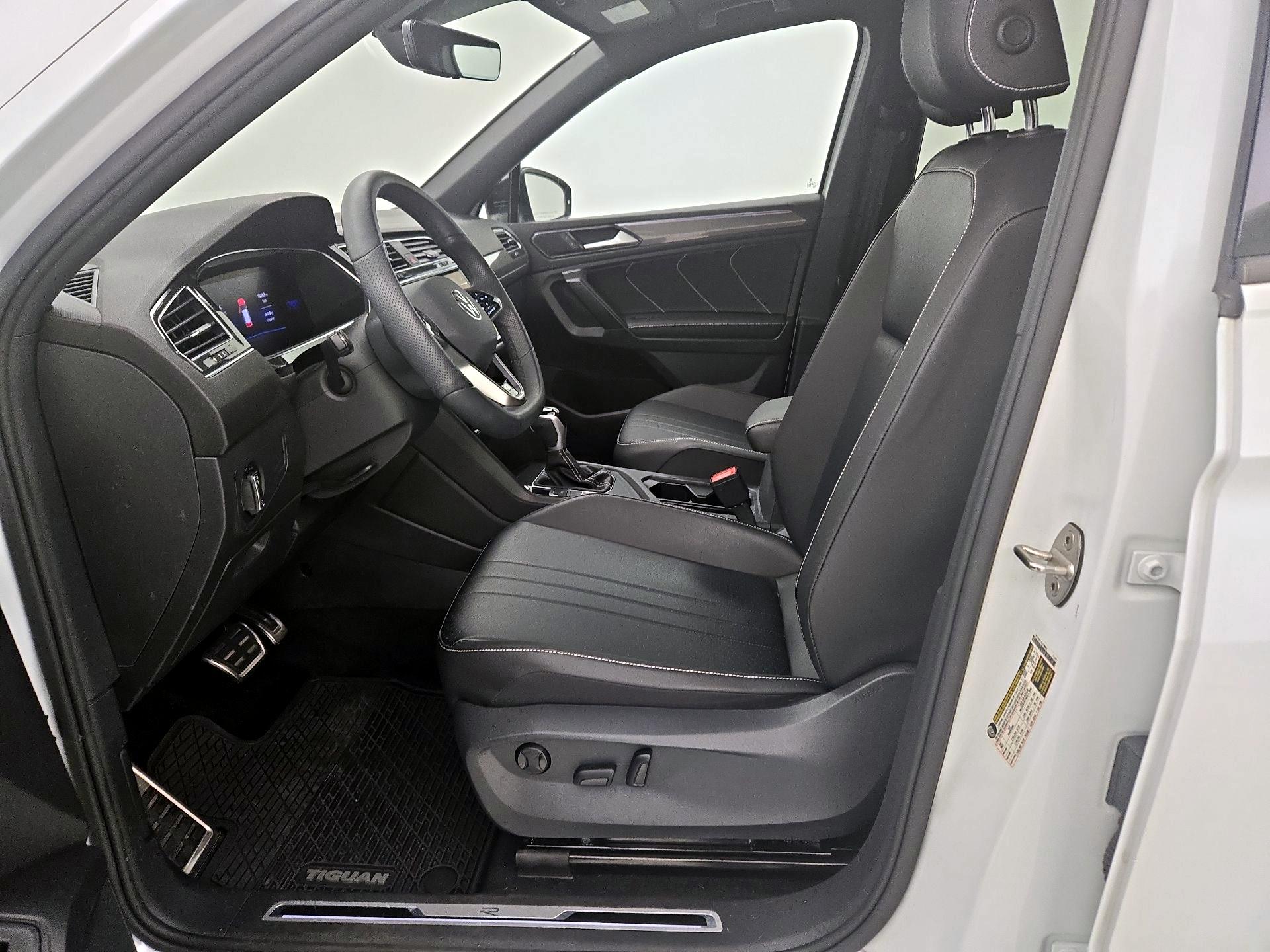 Thumbnail: 2022 Volkswagen Tiguan - 11