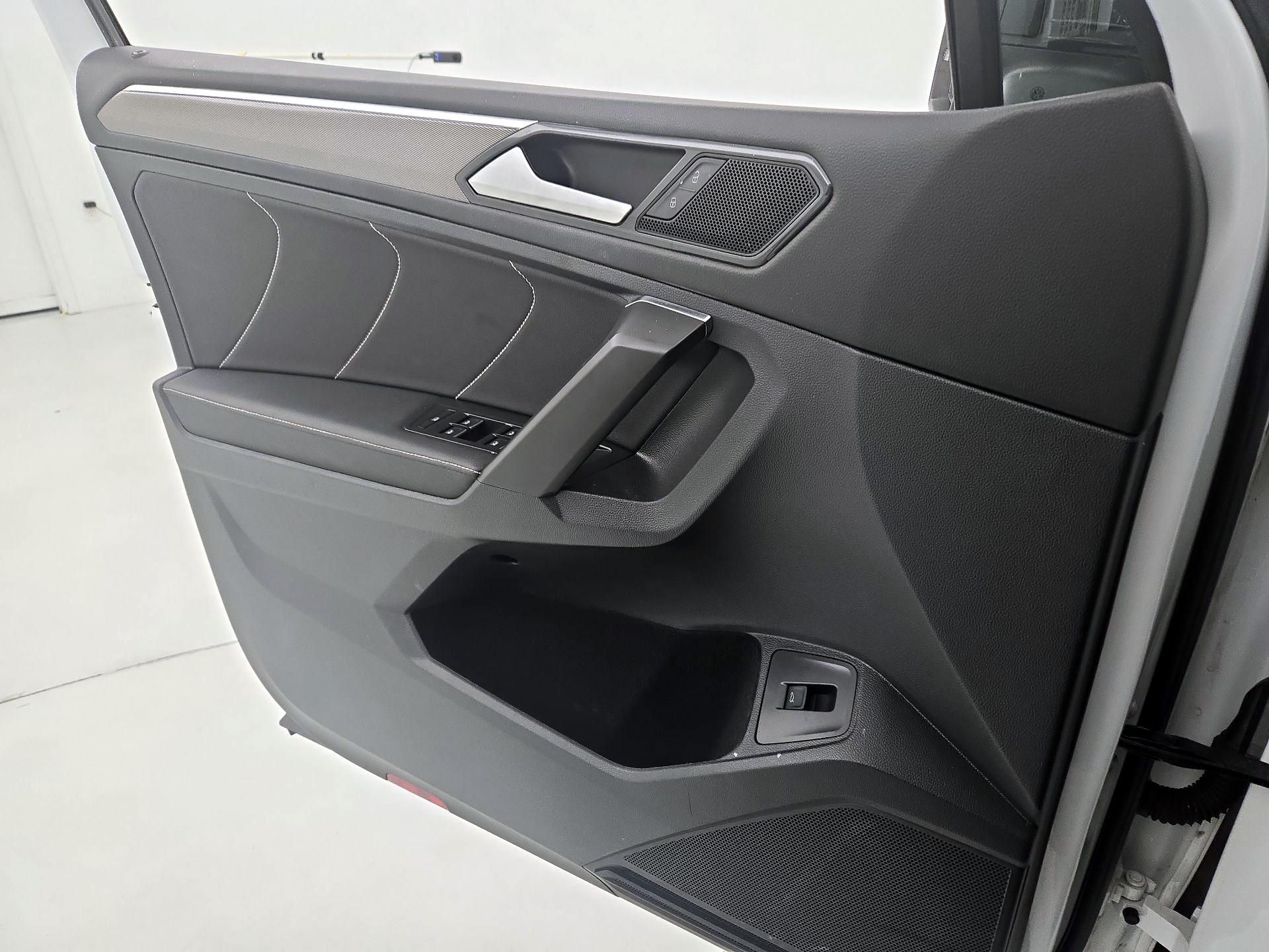 Thumbnail: 2022 Volkswagen Tiguan - 12