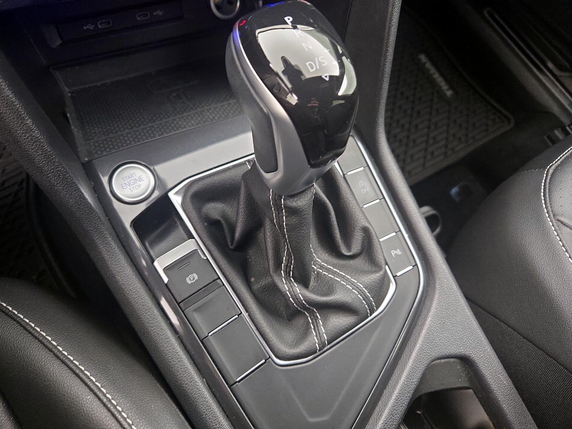 Thumbnail: 2022 Volkswagen Tiguan - 17