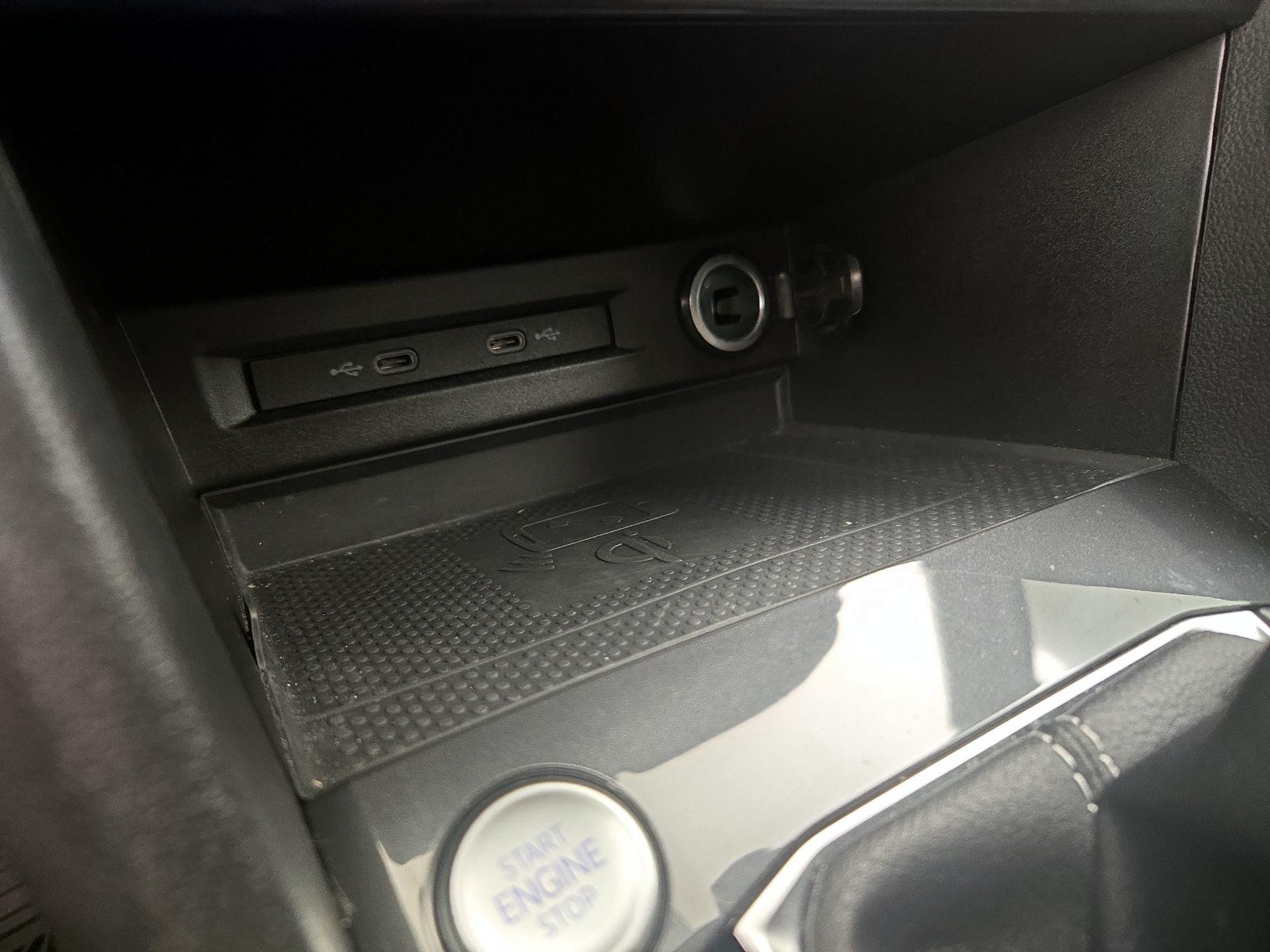 Thumbnail: 2022 Volkswagen Tiguan - 18