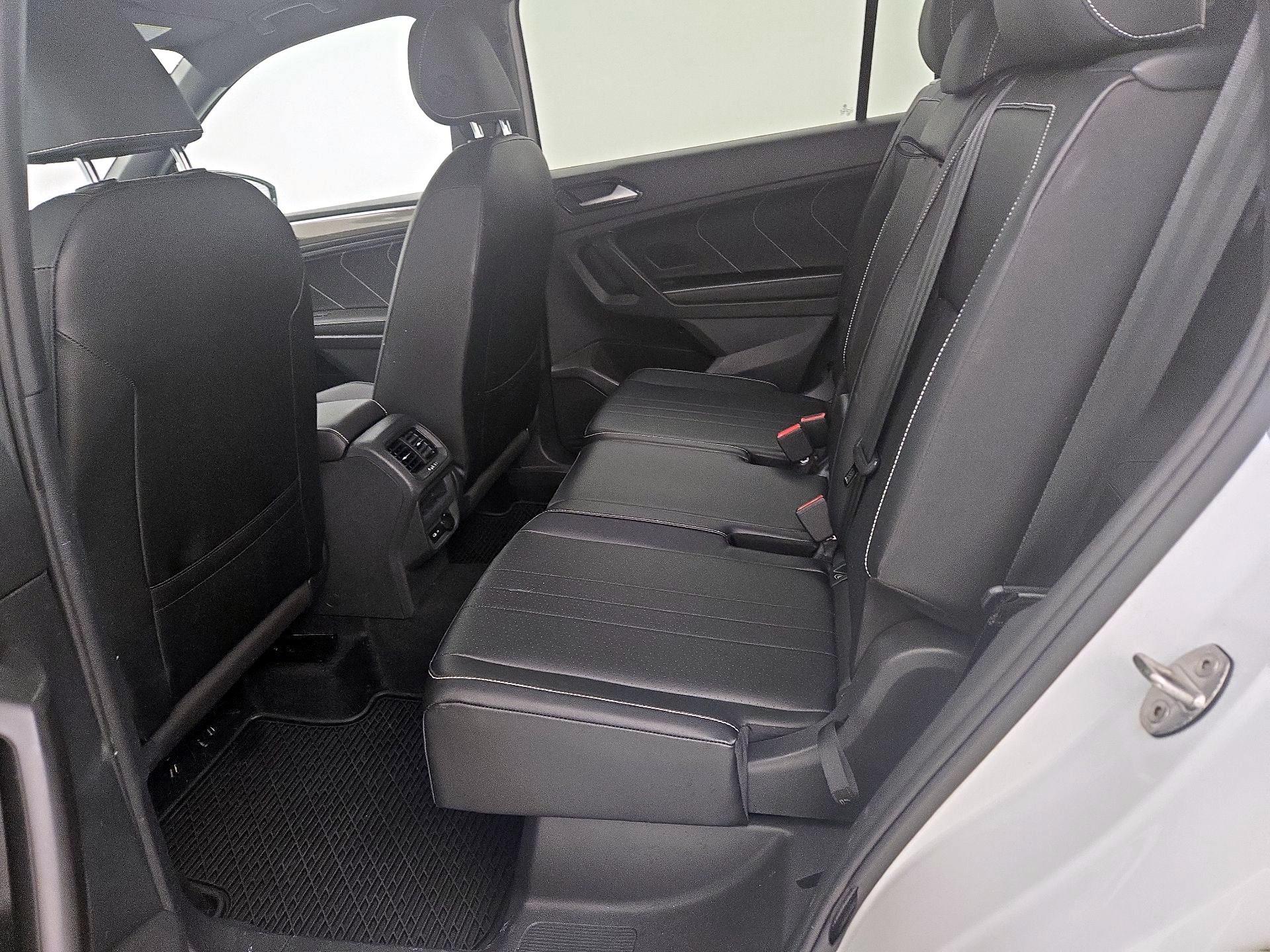 Thumbnail: 2022 Volkswagen Tiguan - 20