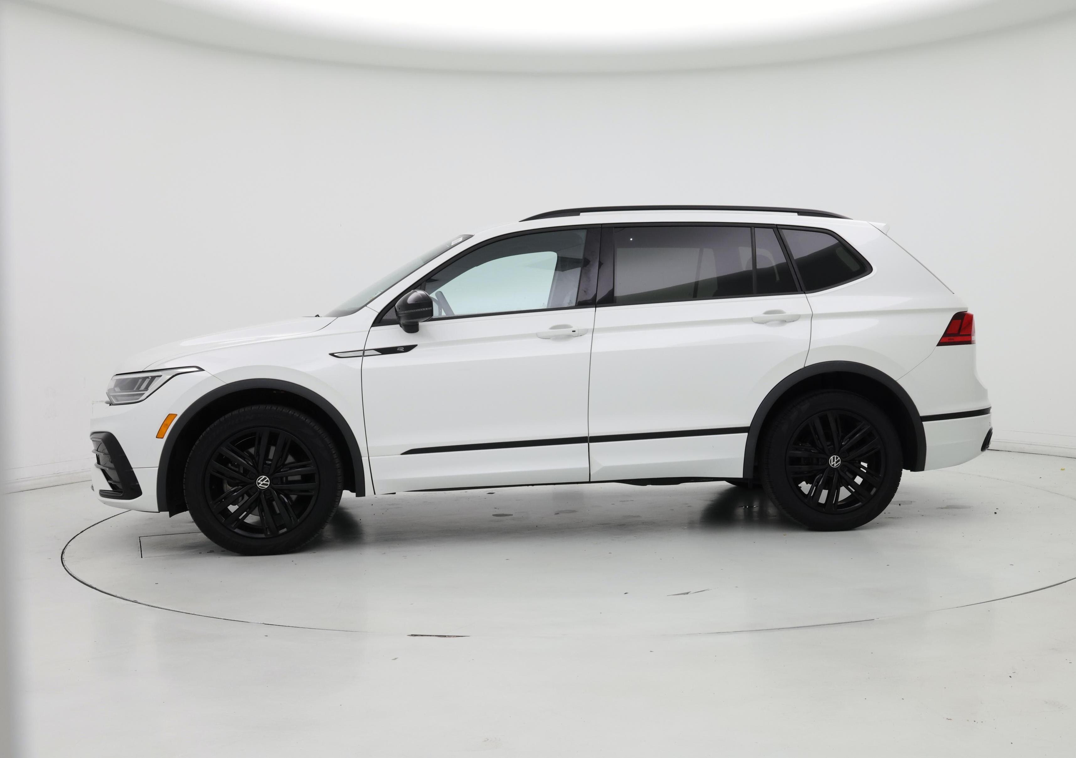 Thumbnail: 2022 Volkswagen Tiguan - 3