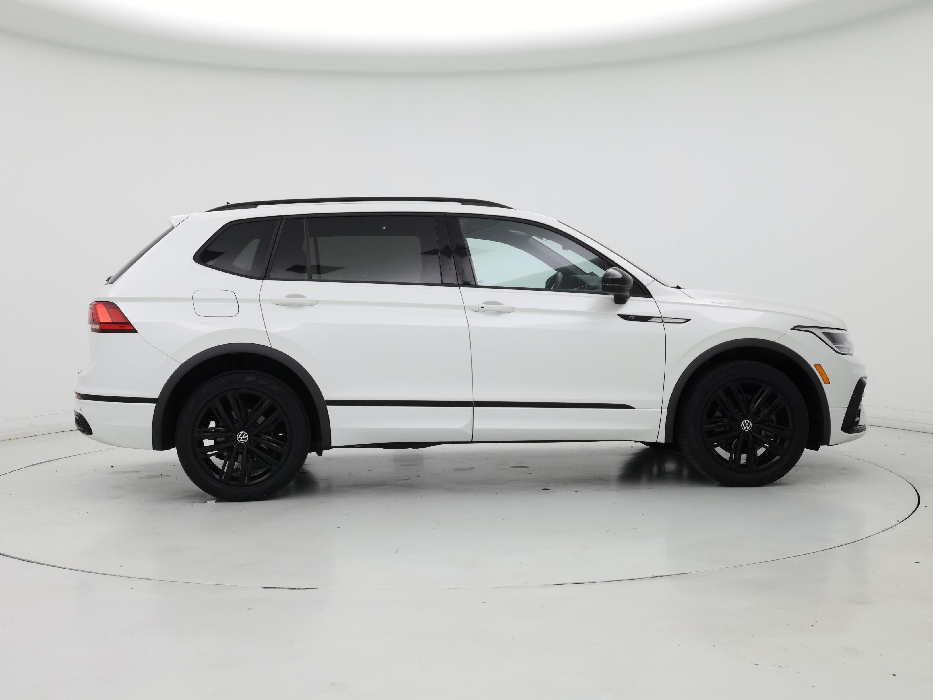 Thumbnail: 2022 Volkswagen Tiguan - 7