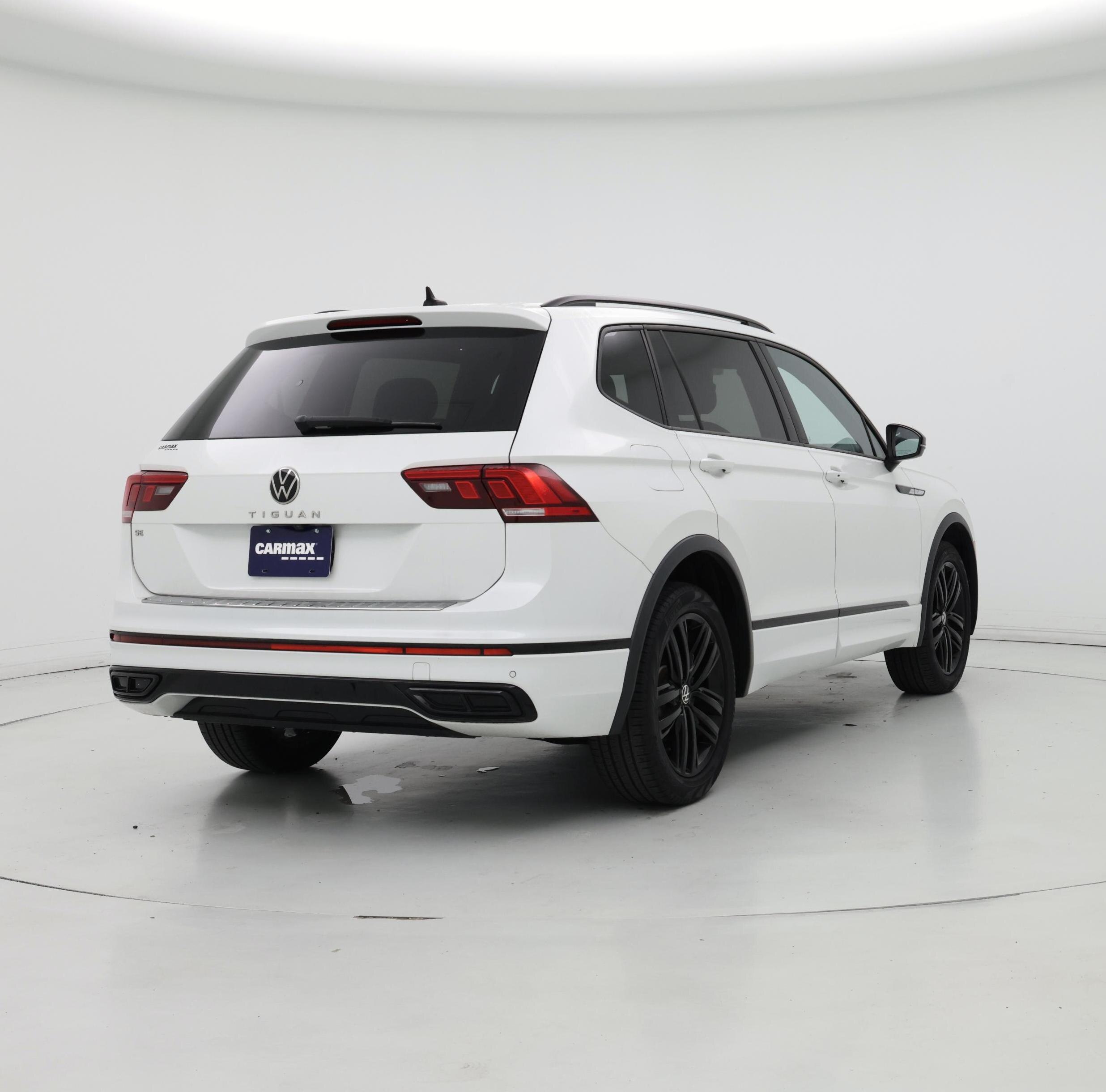 Thumbnail: 2022 Volkswagen Tiguan - 8