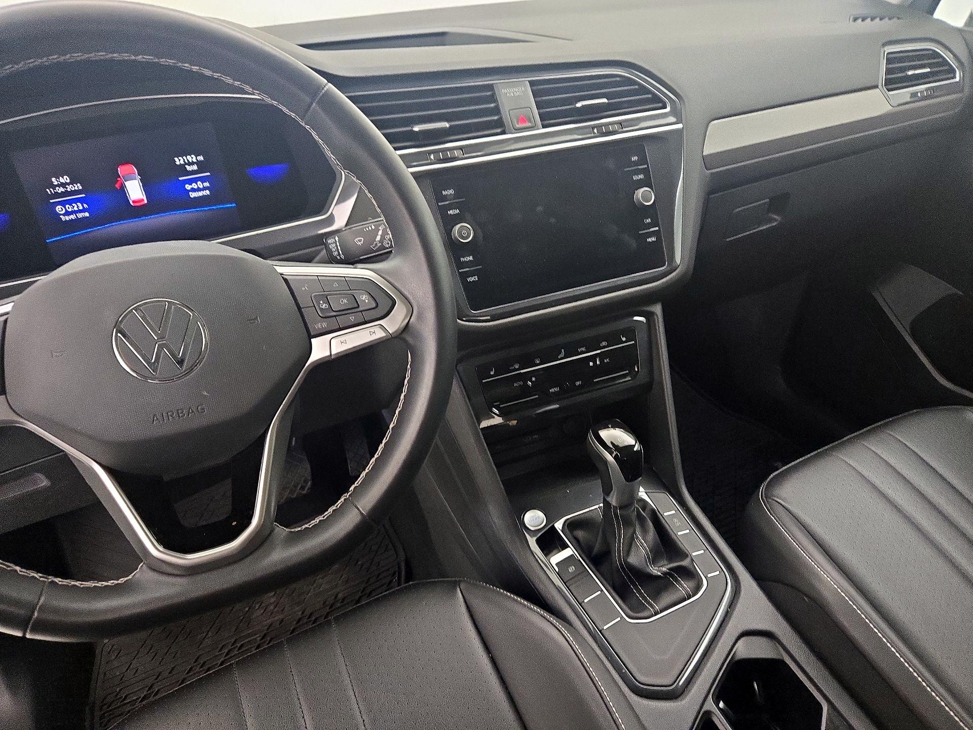 Thumbnail: 2022 Volkswagen Tiguan - 9