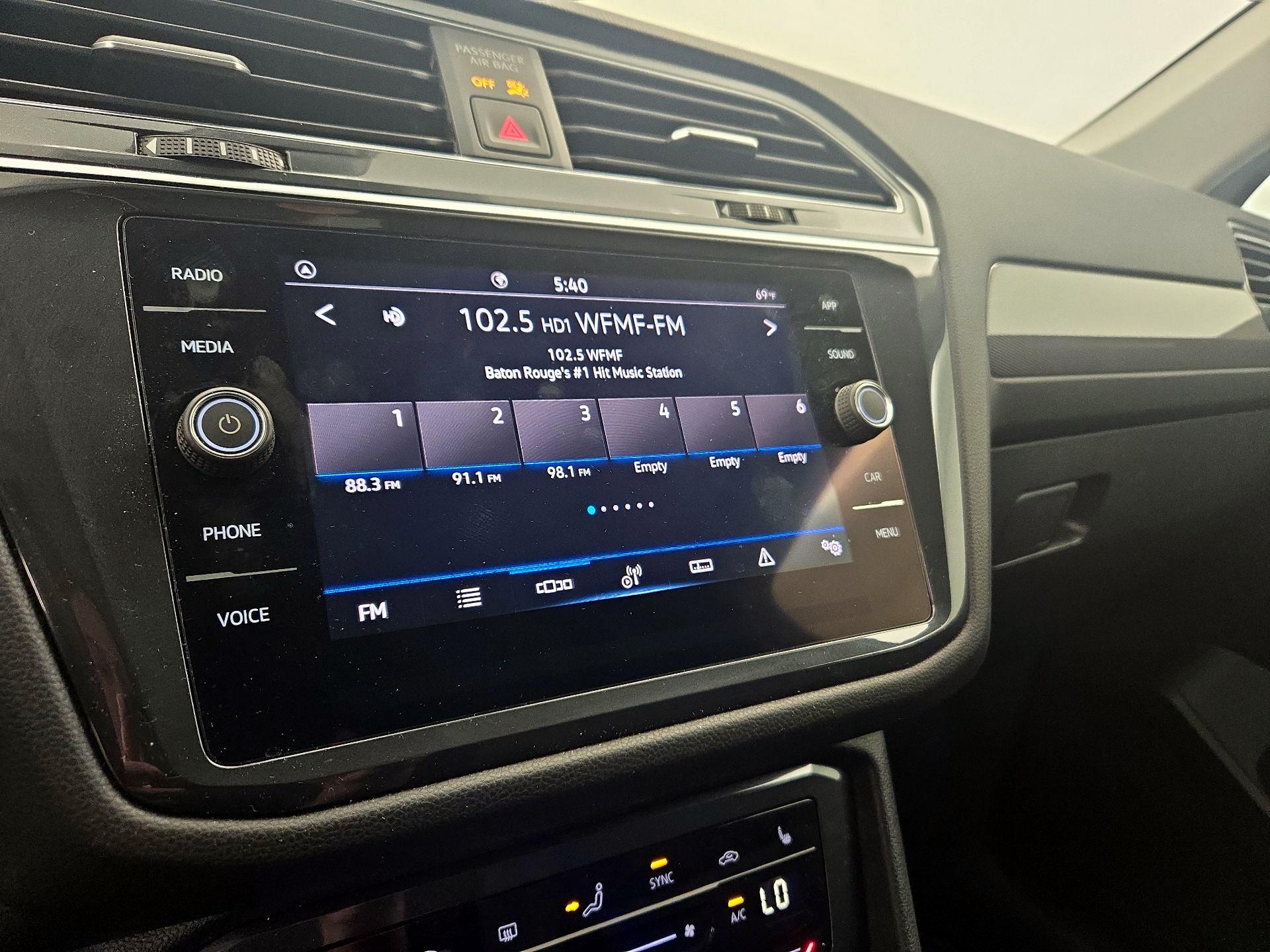 Thumbnail: 2022 Volkswagen Tiguan - 15