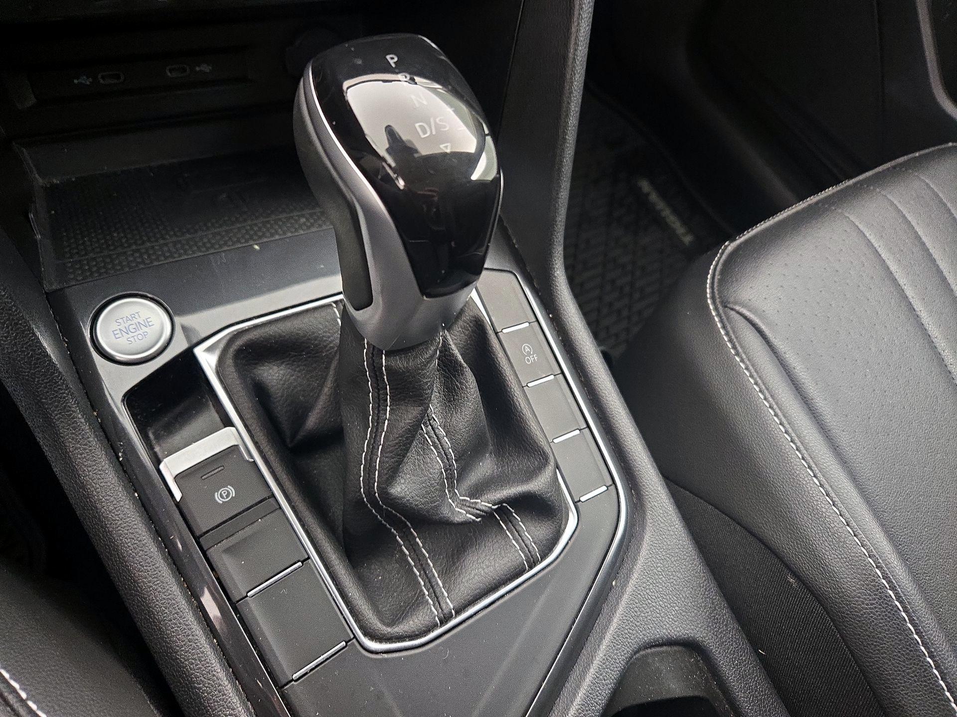 Thumbnail: 2022 Volkswagen Tiguan - 17