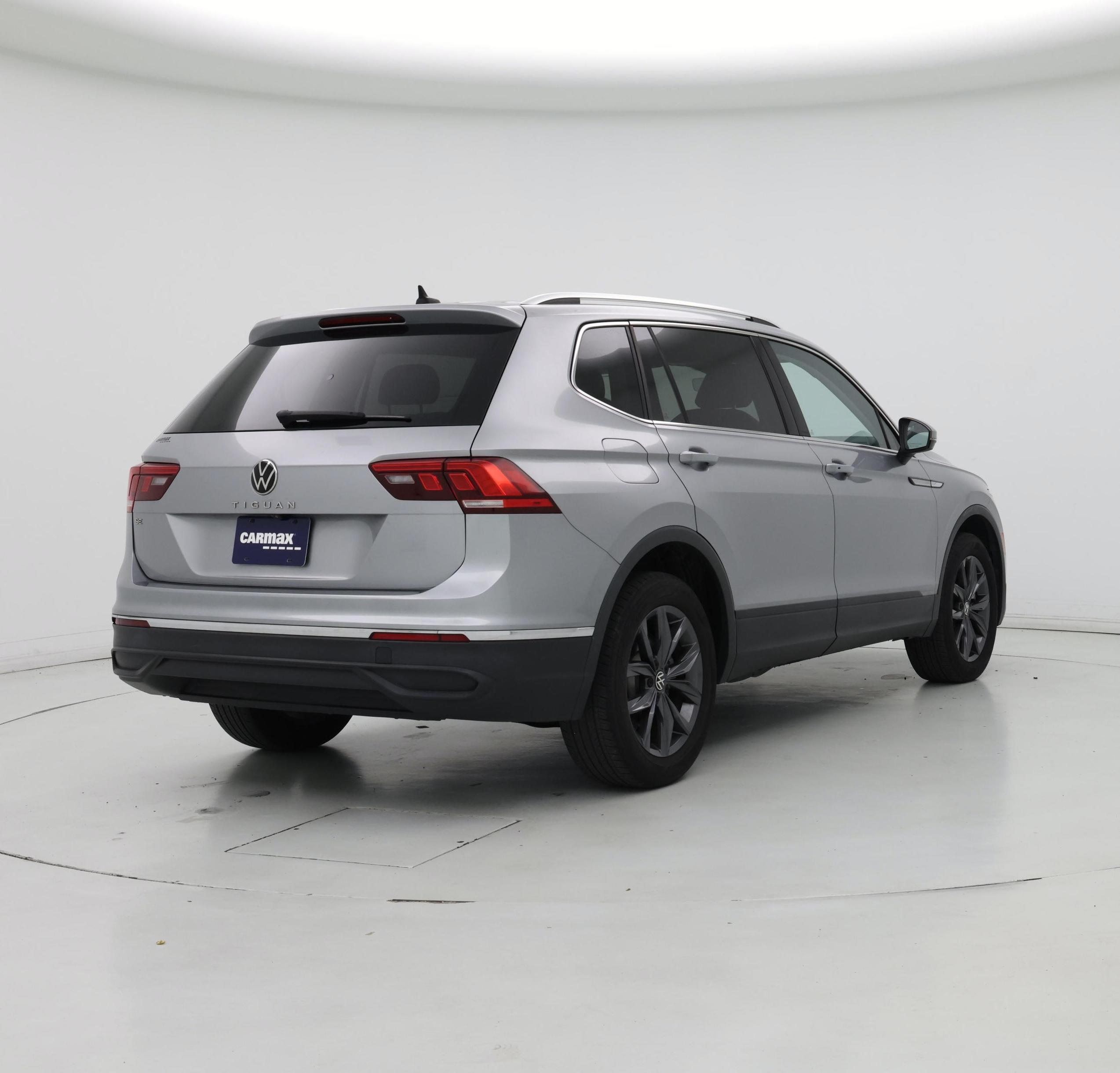 Thumbnail: 2022 Volkswagen Tiguan - 8