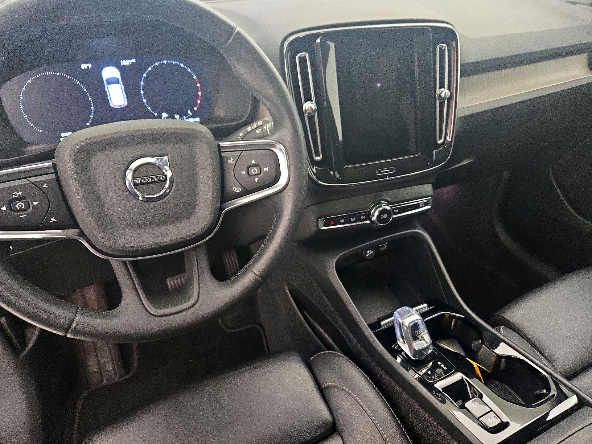 Thumbnail: 2022 Volvo XC40 - 9