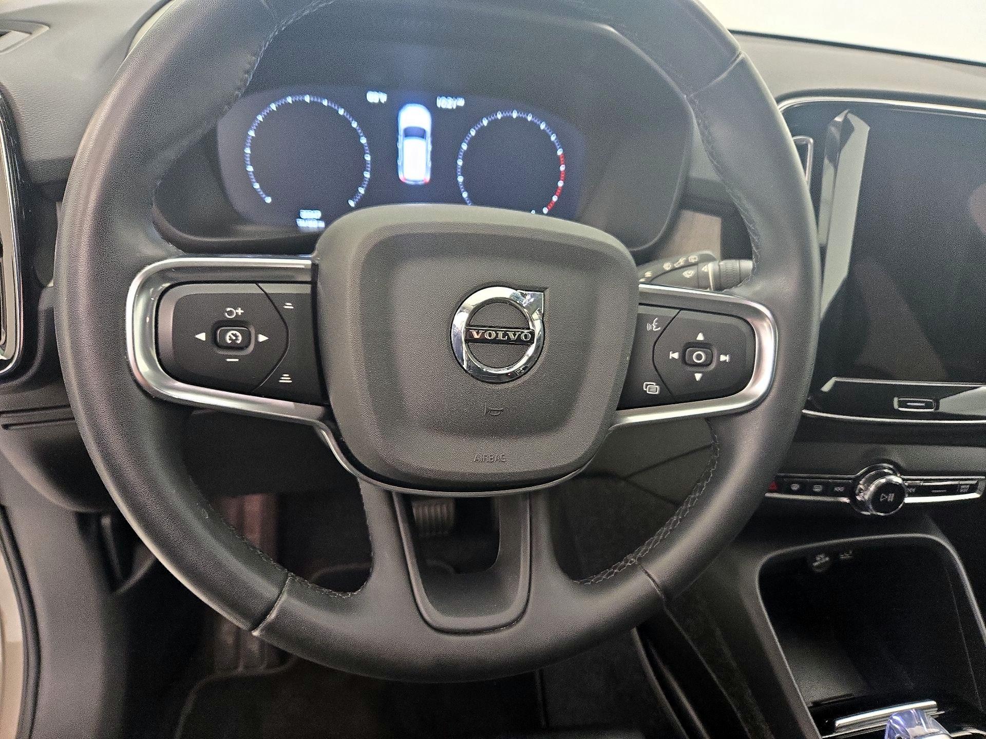 Thumbnail: 2022 Volvo XC40 - 10