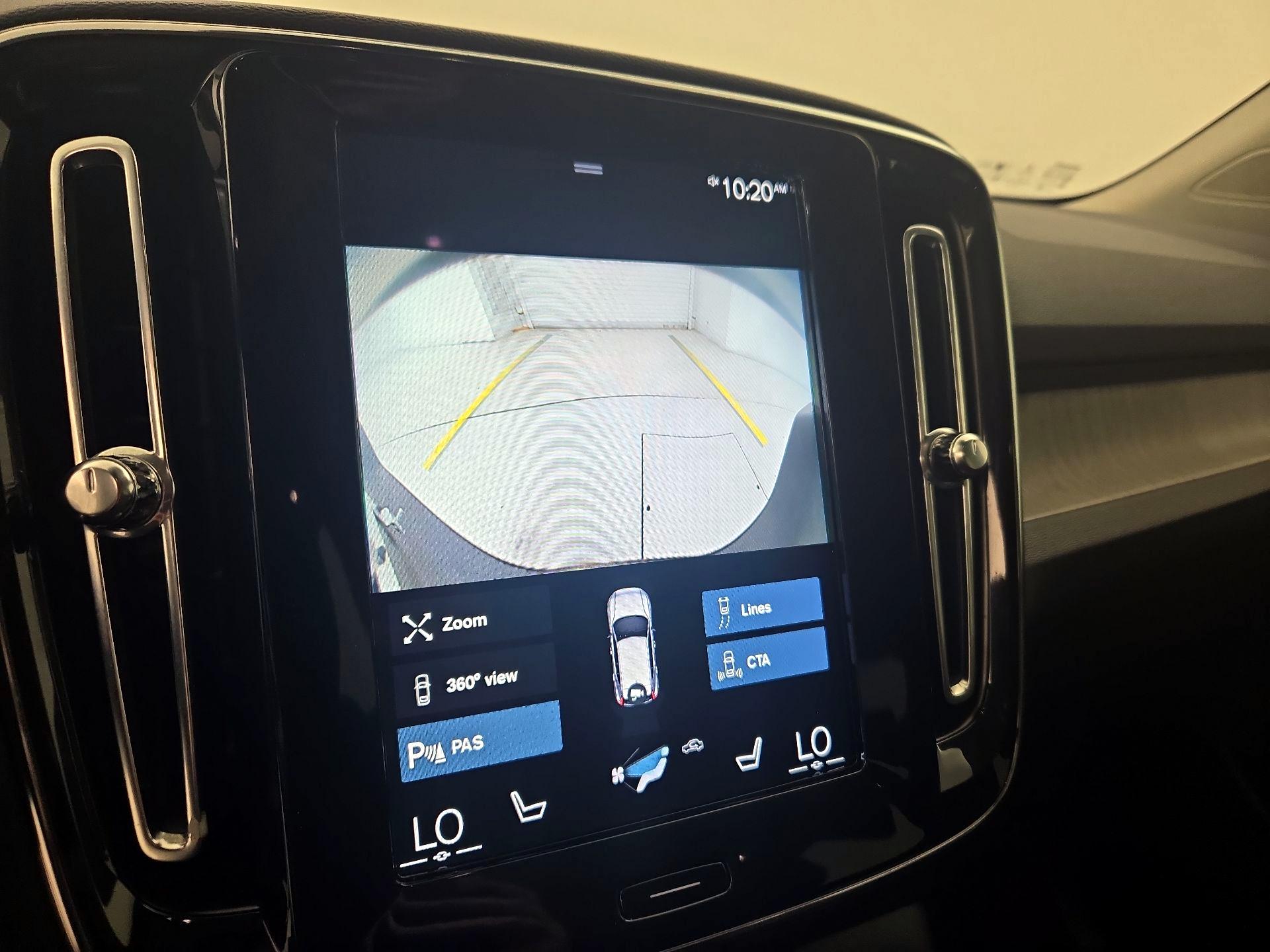 Thumbnail: 2022 Volvo XC40 - 15