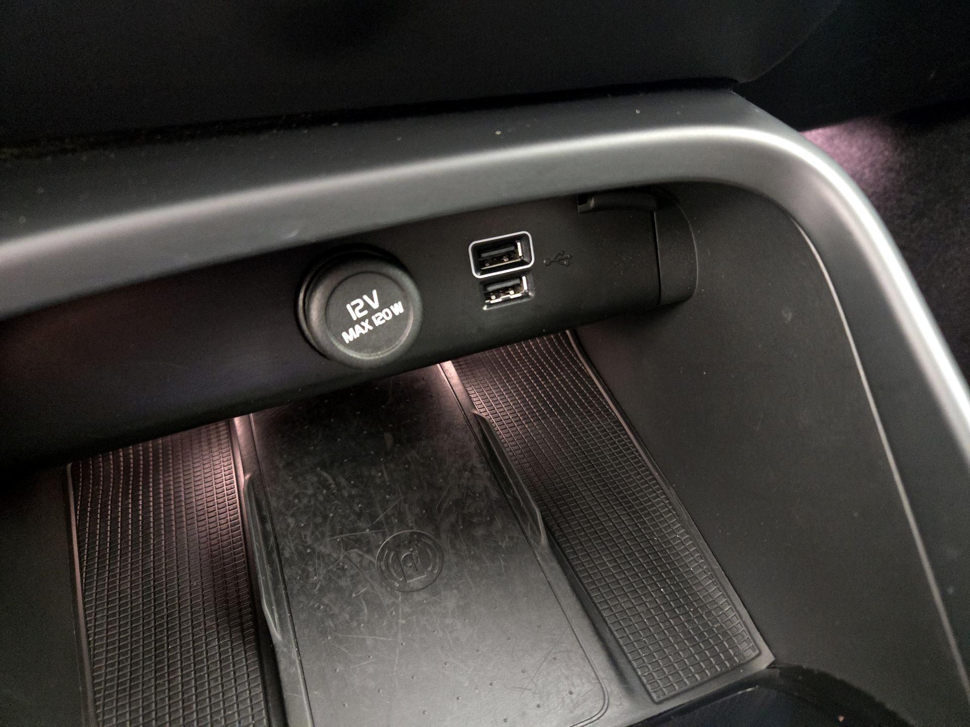 Thumbnail: 2022 Volvo XC40 - 19