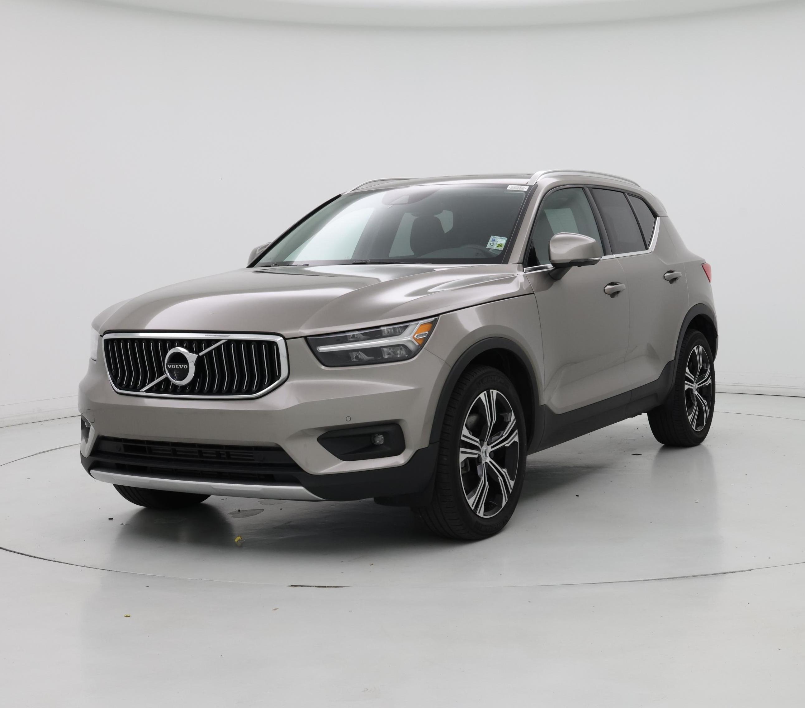 Thumbnail: 2022 Volvo XC40 - 4