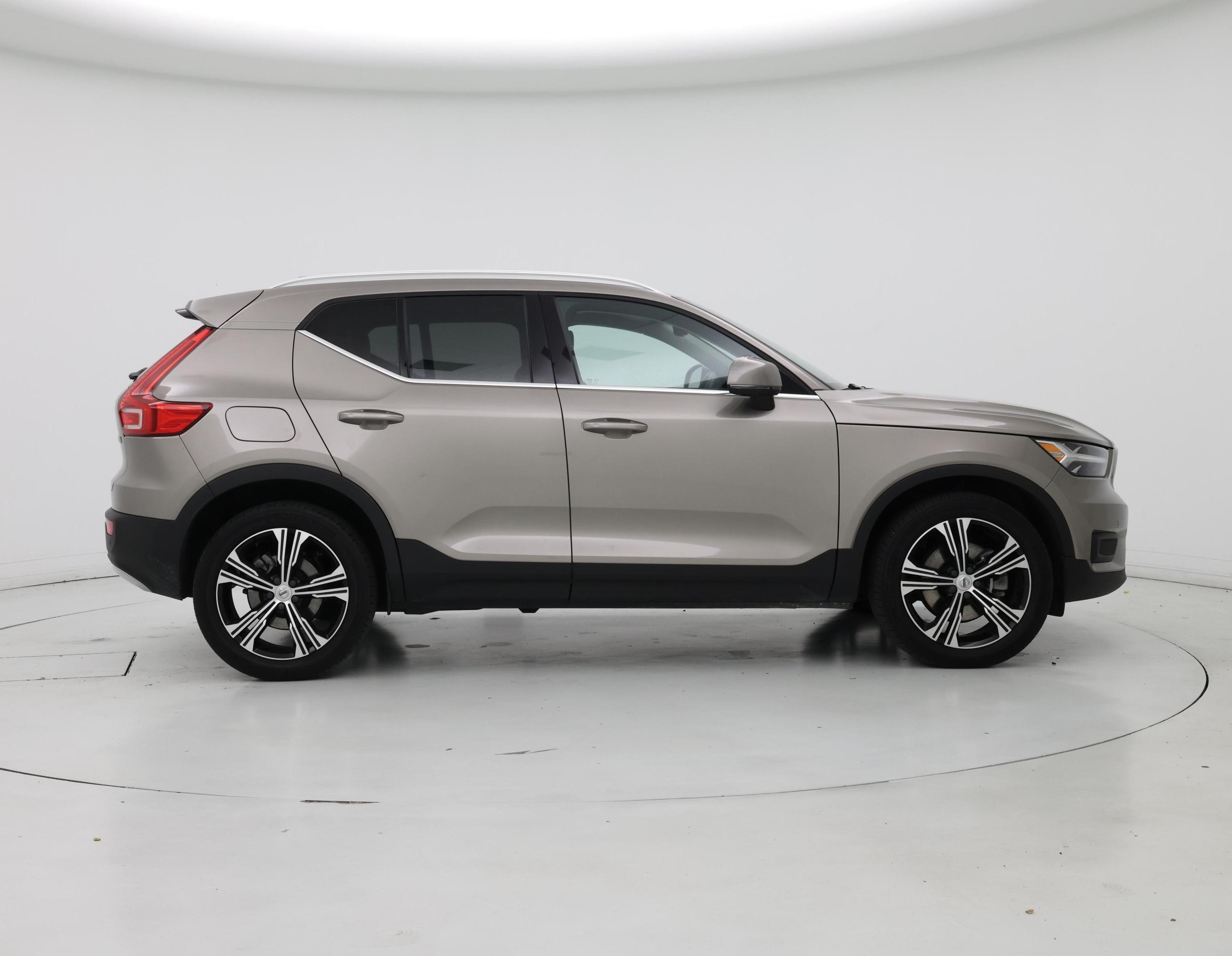 Thumbnail: 2022 Volvo XC40 - 7