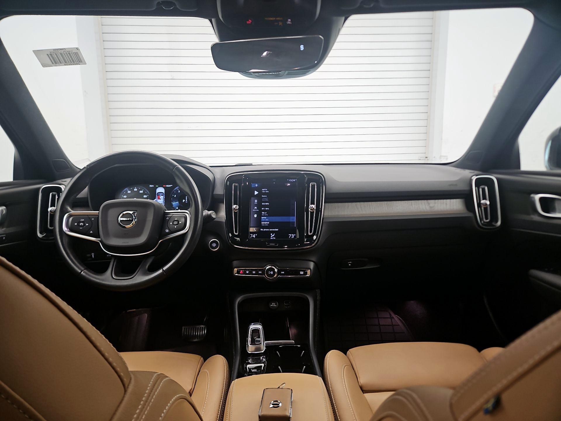 Thumbnail: 2020 Volvo XC40 - 9