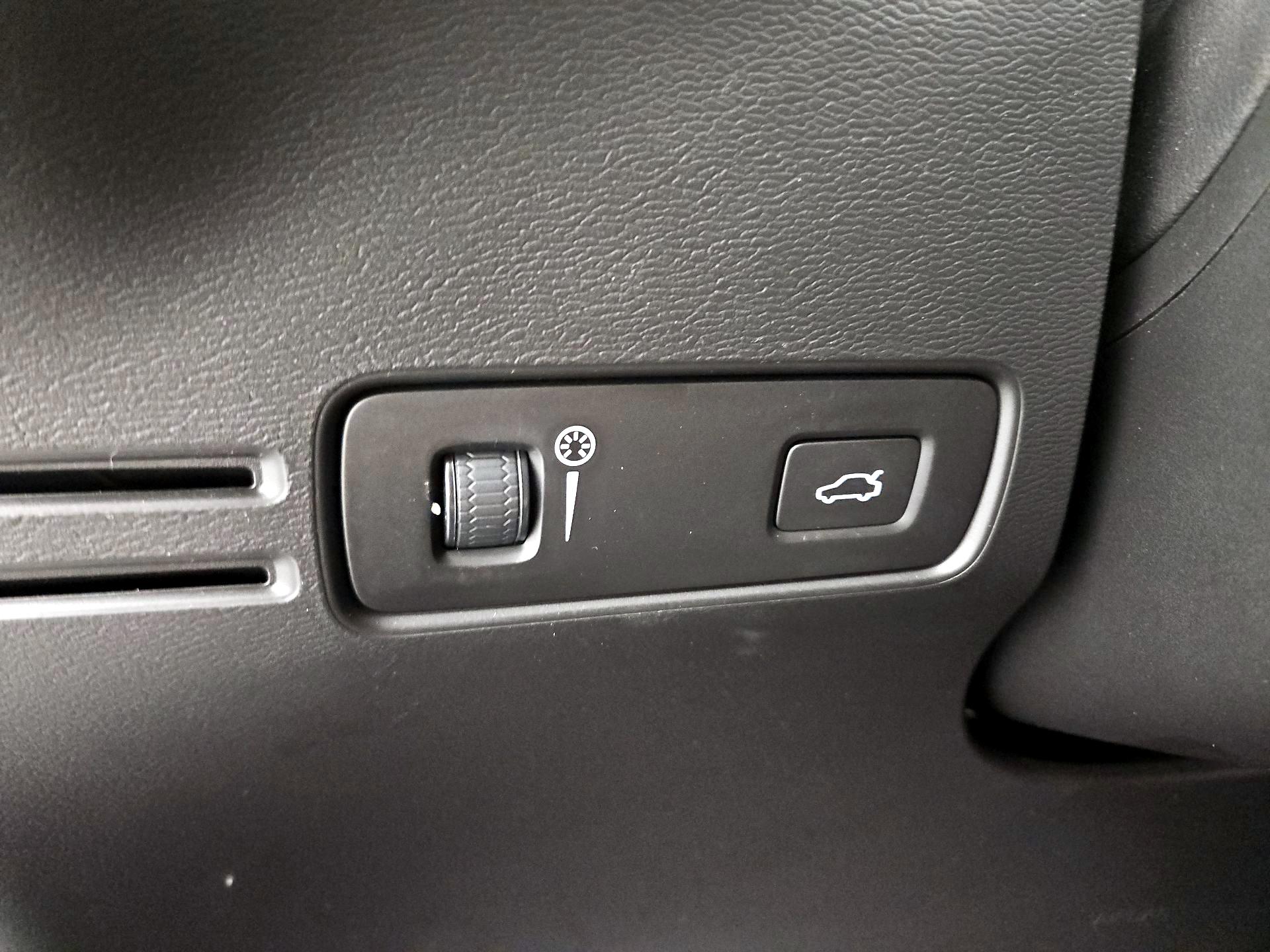 Thumbnail: 2020 Volvo XC40 - 13