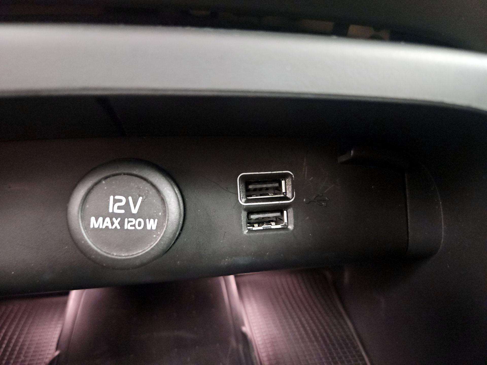 Thumbnail: 2020 Volvo XC40 - 18