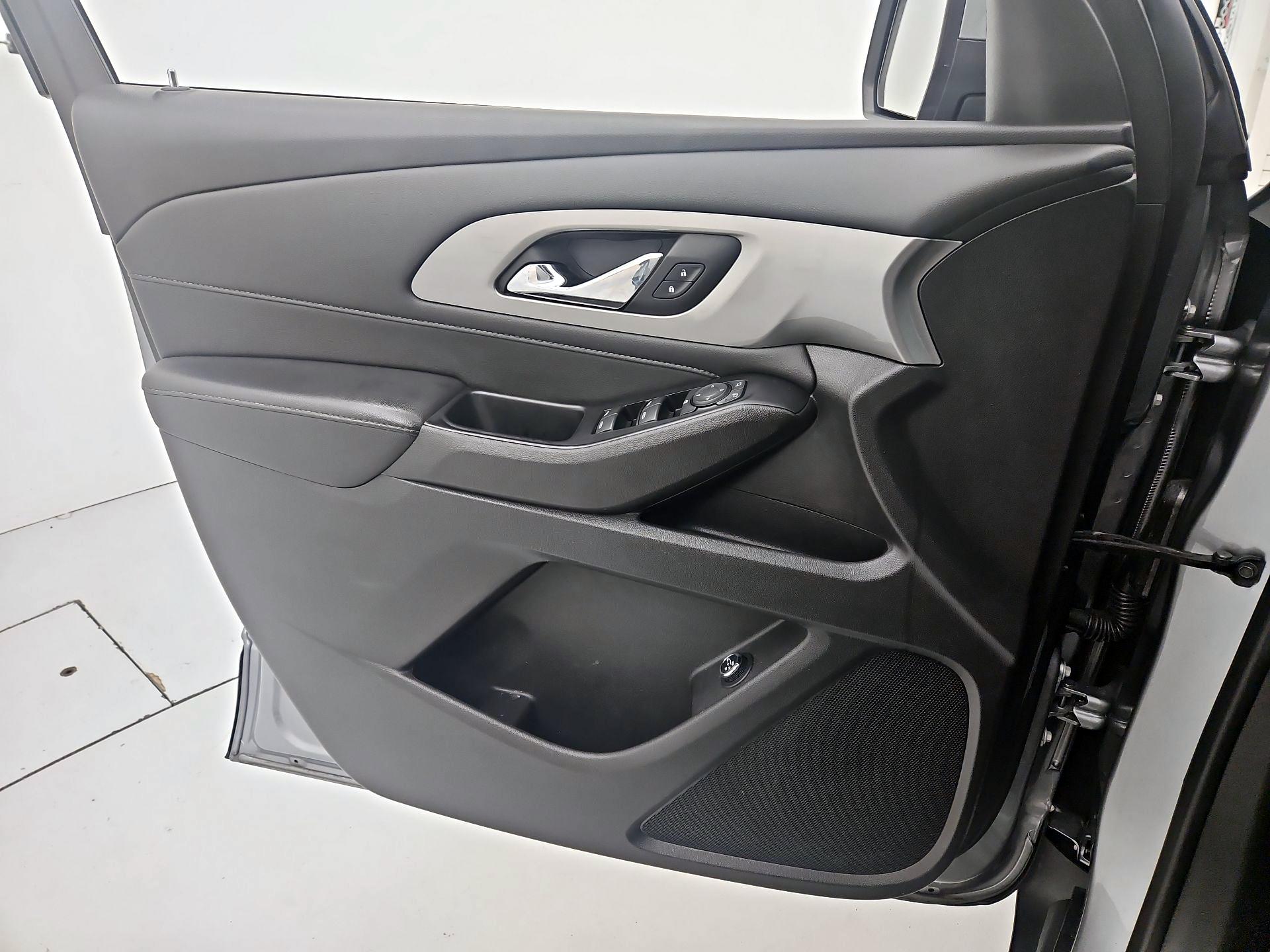 Thumbnail: 2023 Chevrolet Traverse - 12