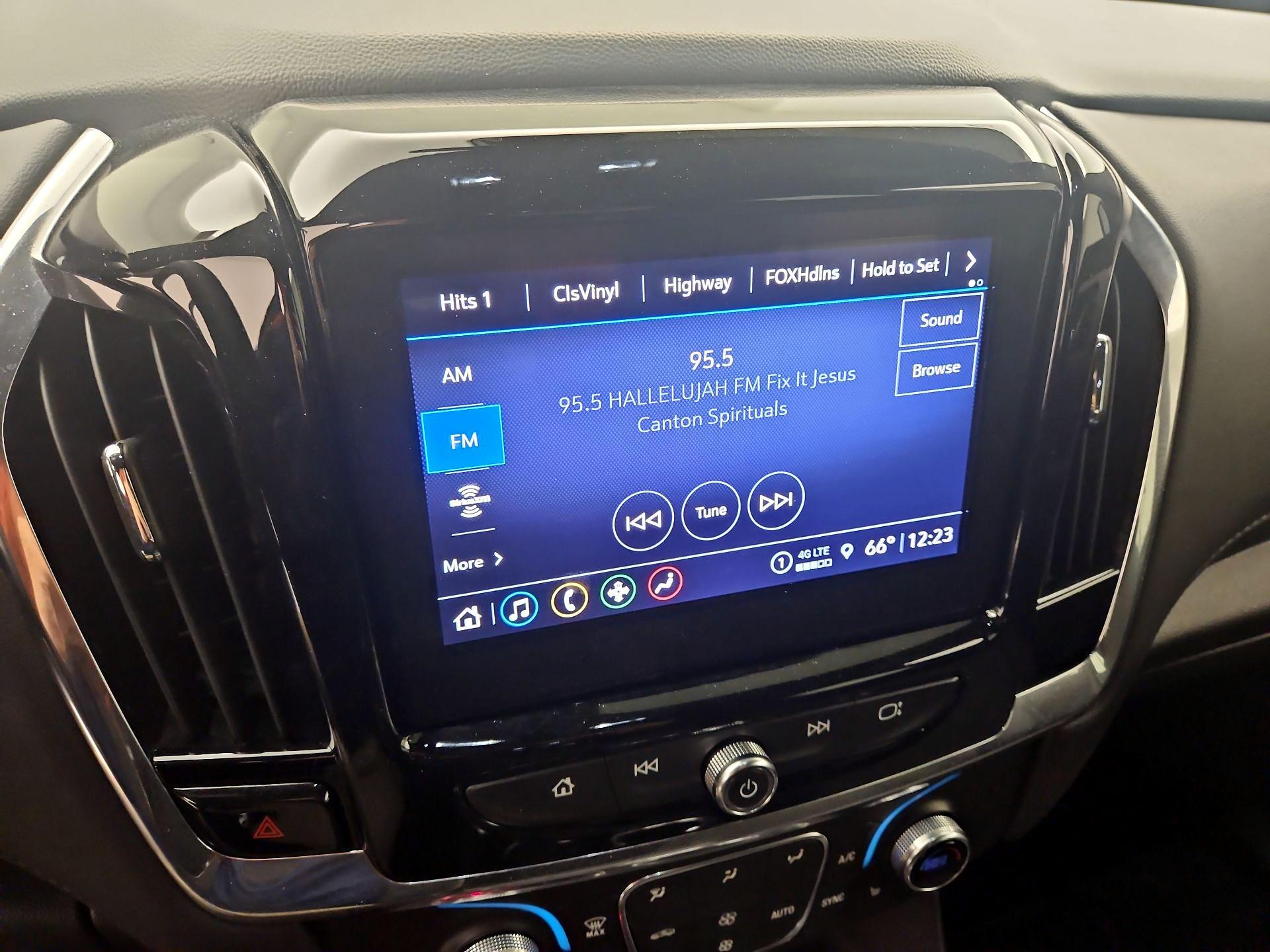 Thumbnail: 2023 Chevrolet Traverse - 15