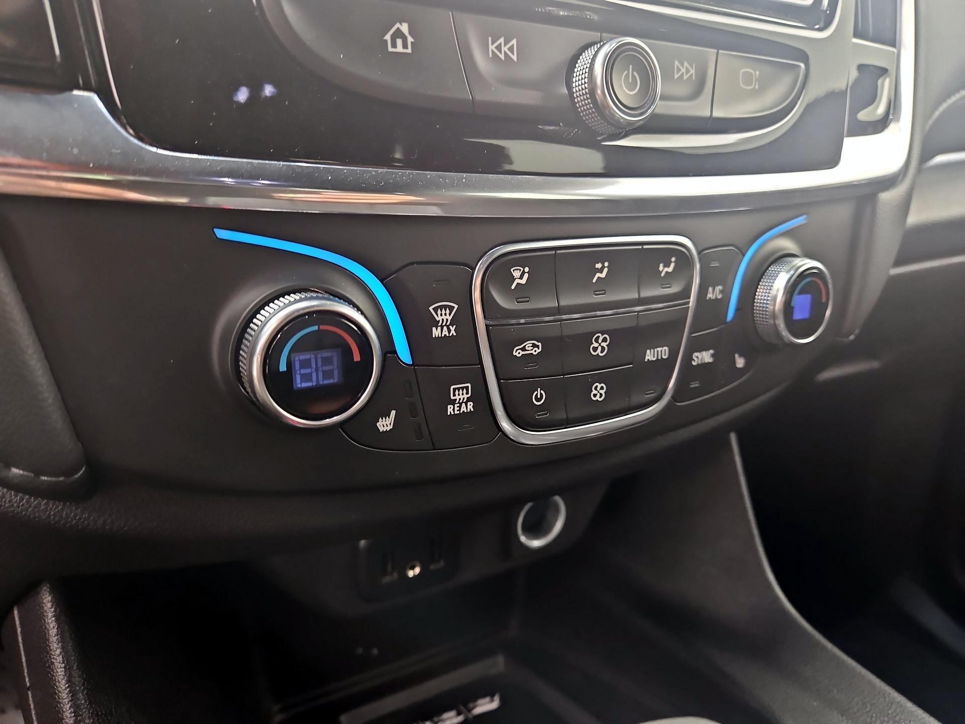 Thumbnail: 2023 Chevrolet Traverse - 16