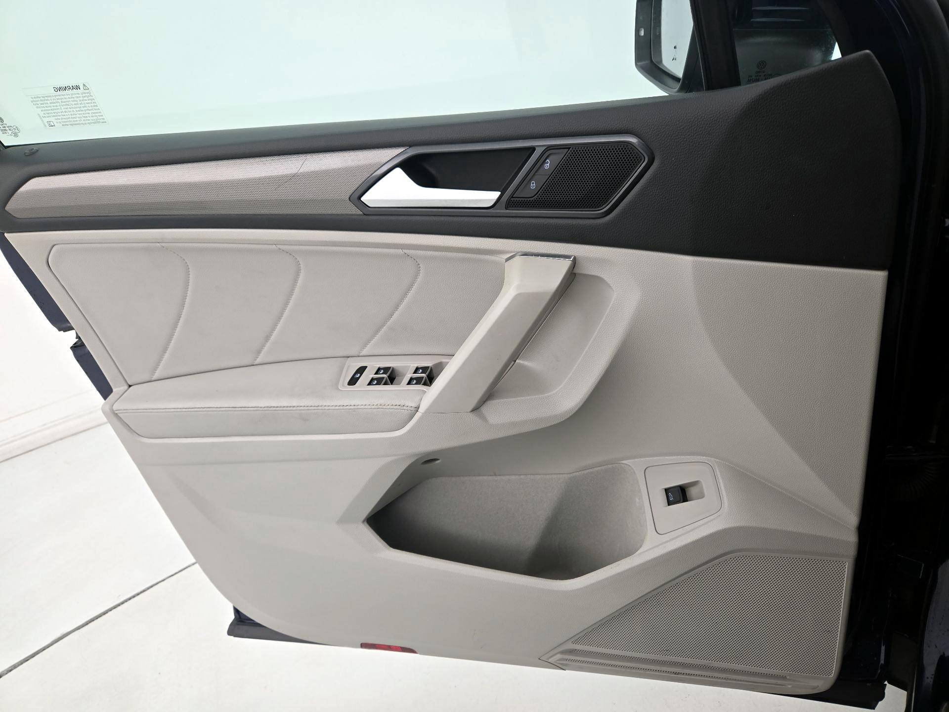 Thumbnail: 2022 Volkswagen Tiguan - 12