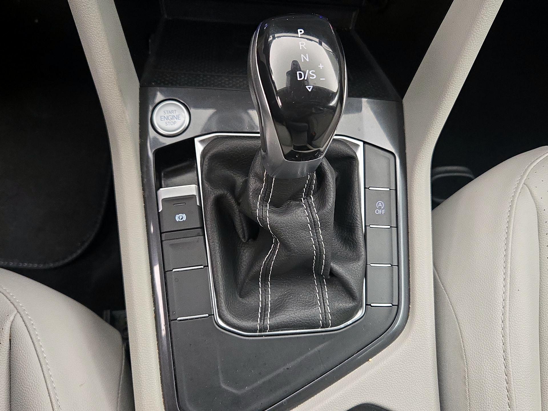 Thumbnail: 2022 Volkswagen Tiguan - 17