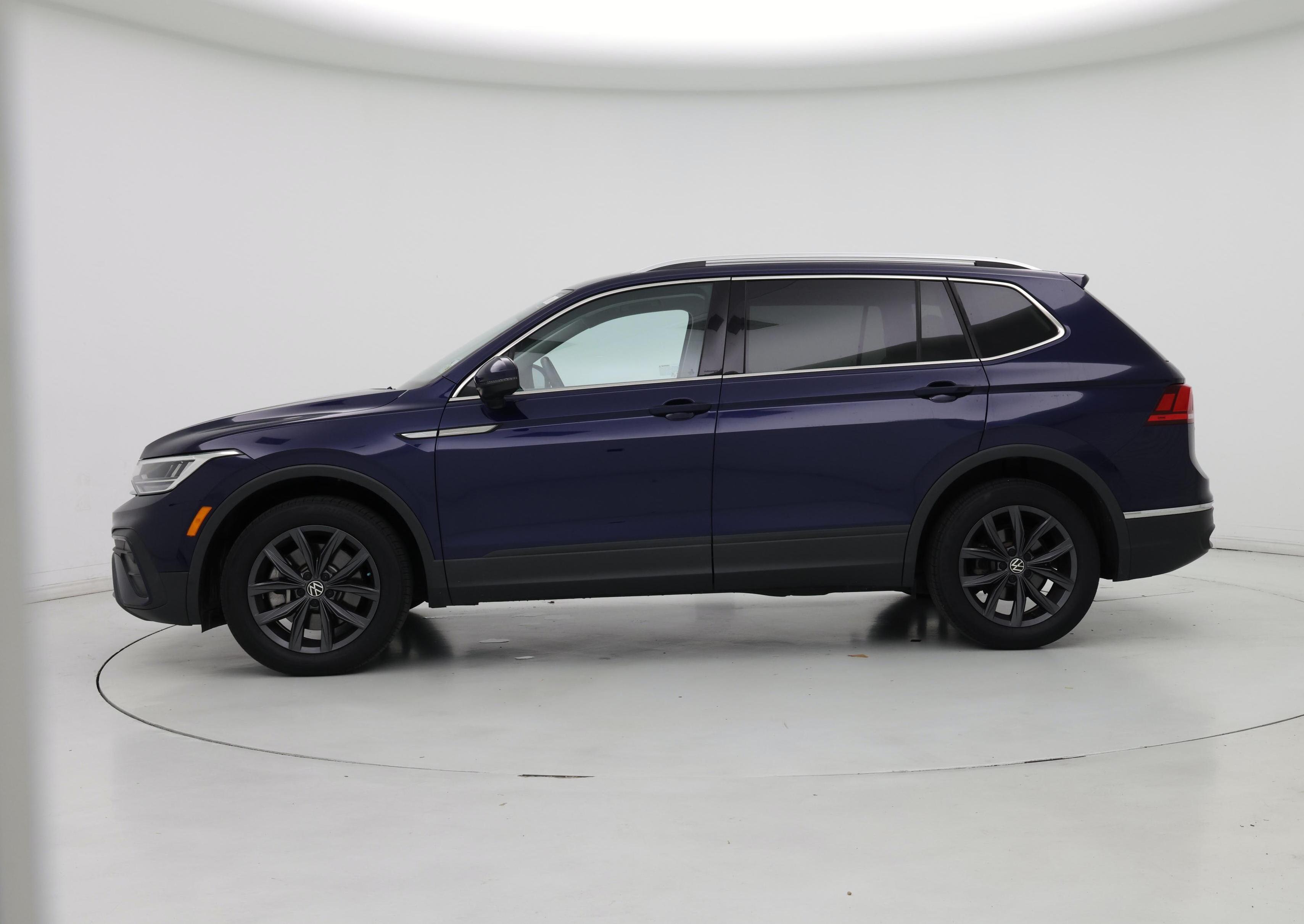 Thumbnail: 2022 Volkswagen Tiguan - 3