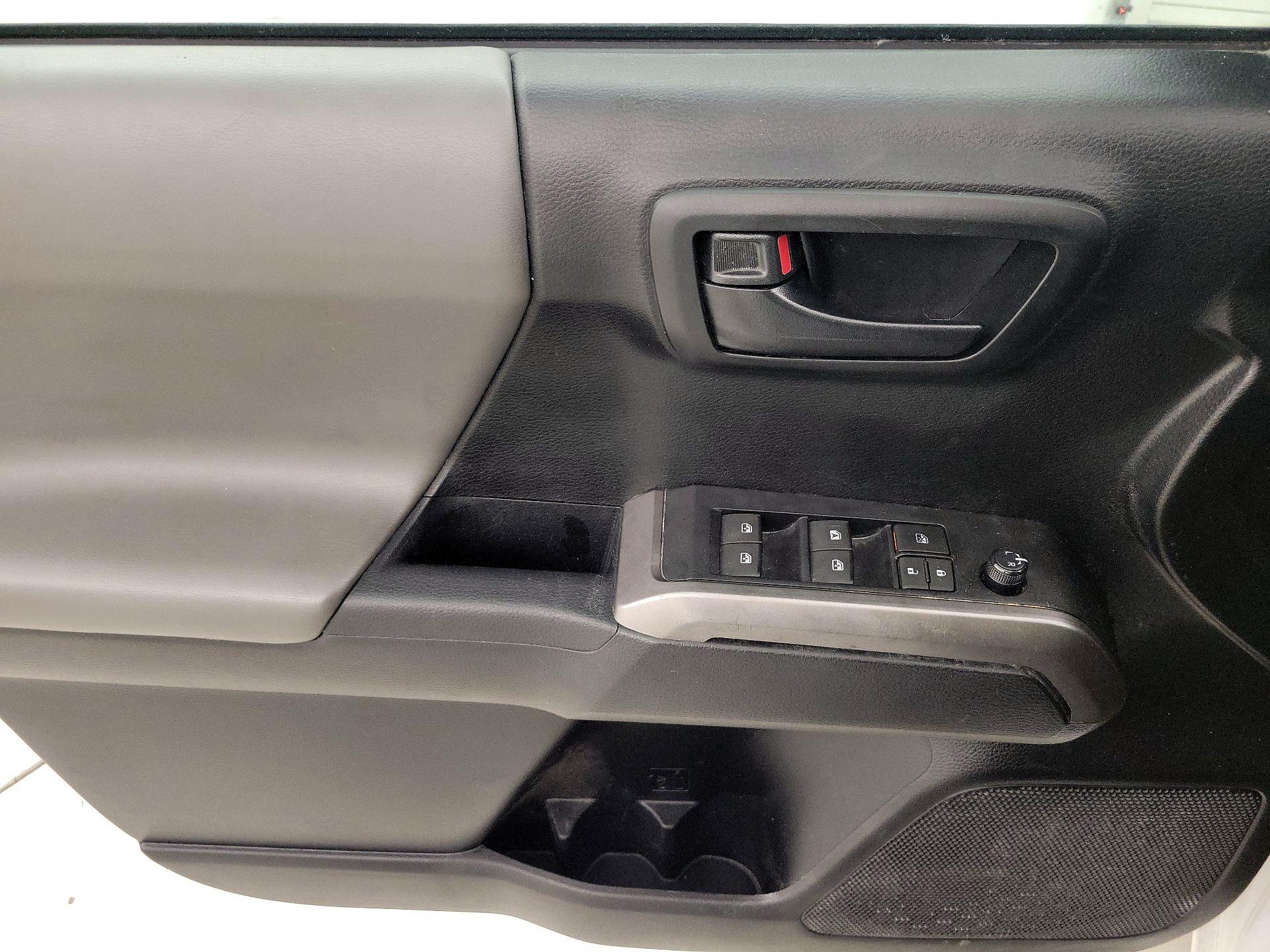 Thumbnail: 2021 Toyota Tacoma - 12