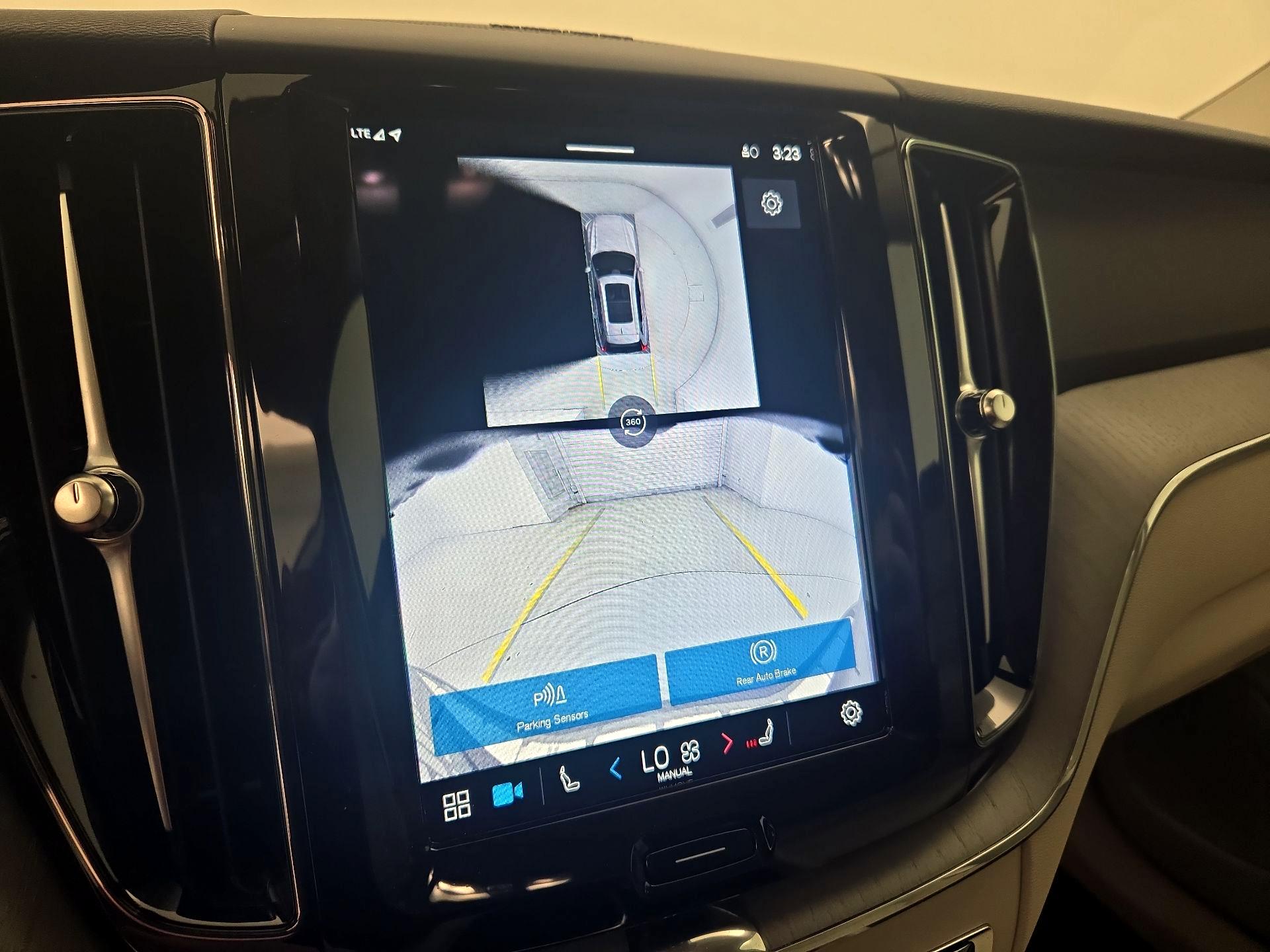 Thumbnail: 2024 Volvo XC60 - 15