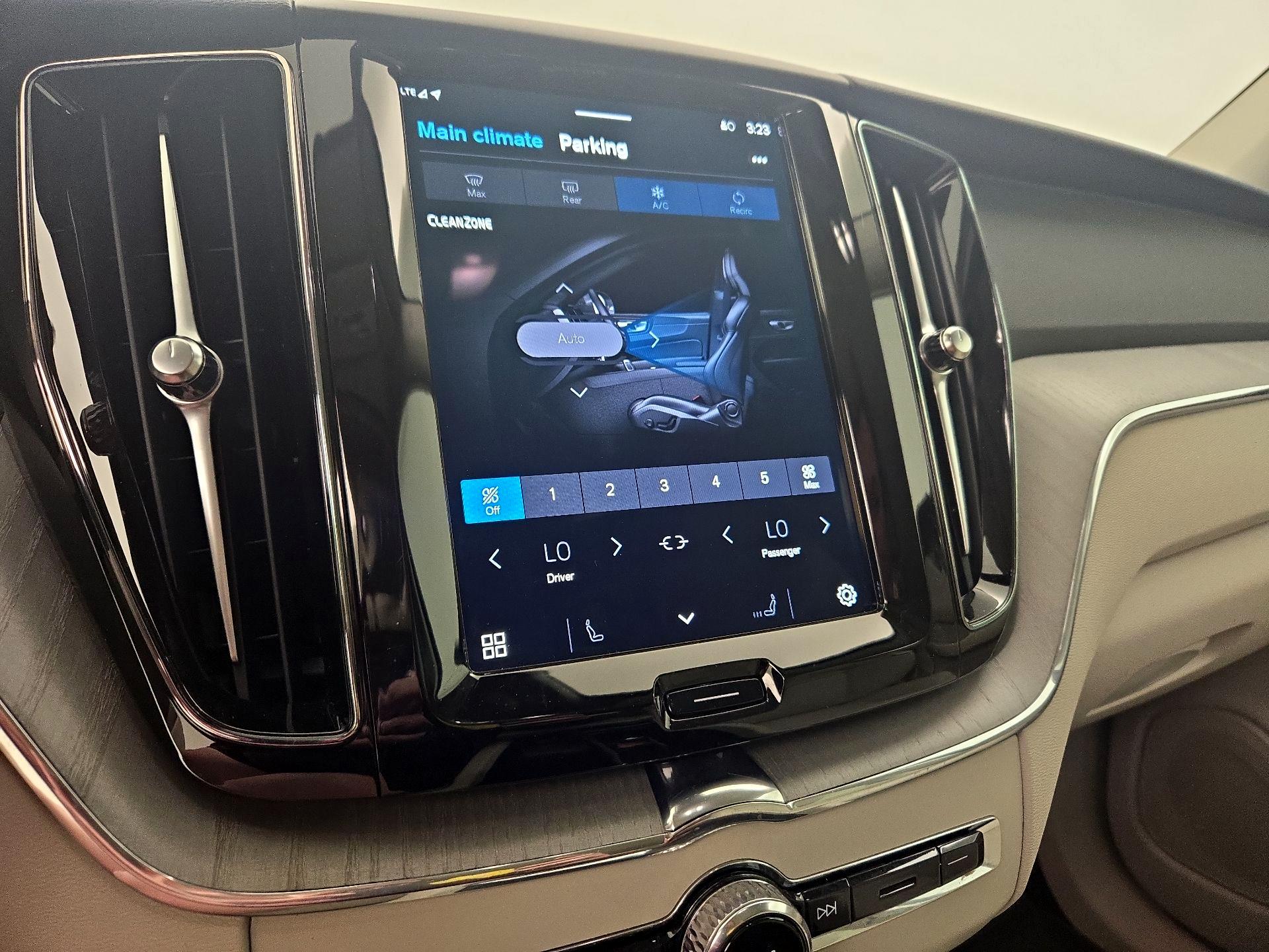 Thumbnail: 2024 Volvo XC60 - 17