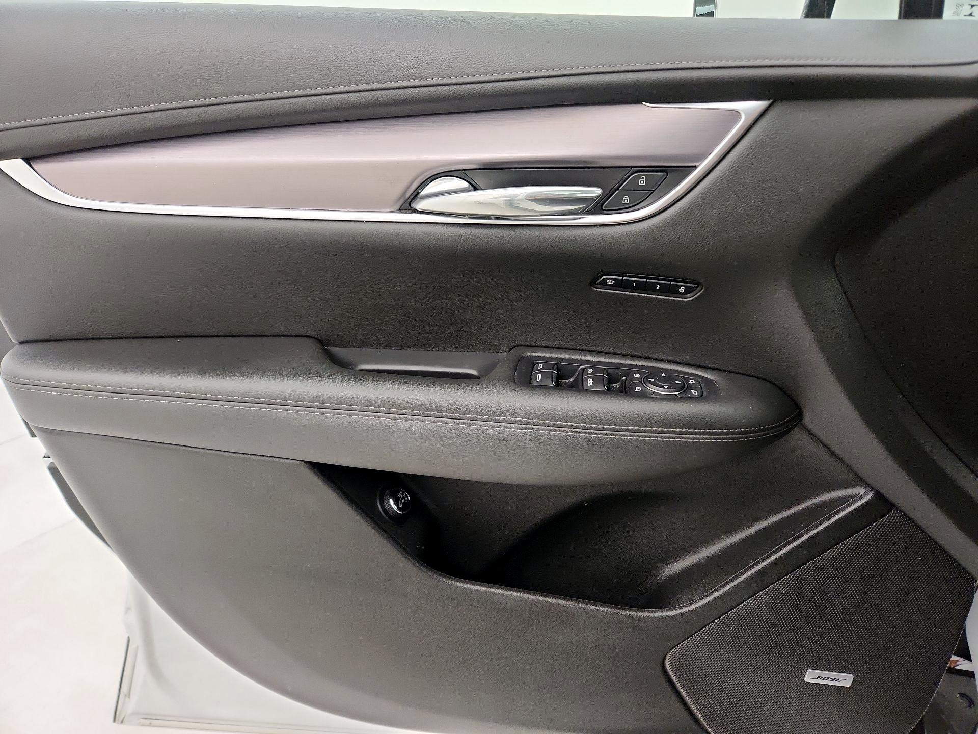 Thumbnail: 2022 Cadillac XT6 - 12